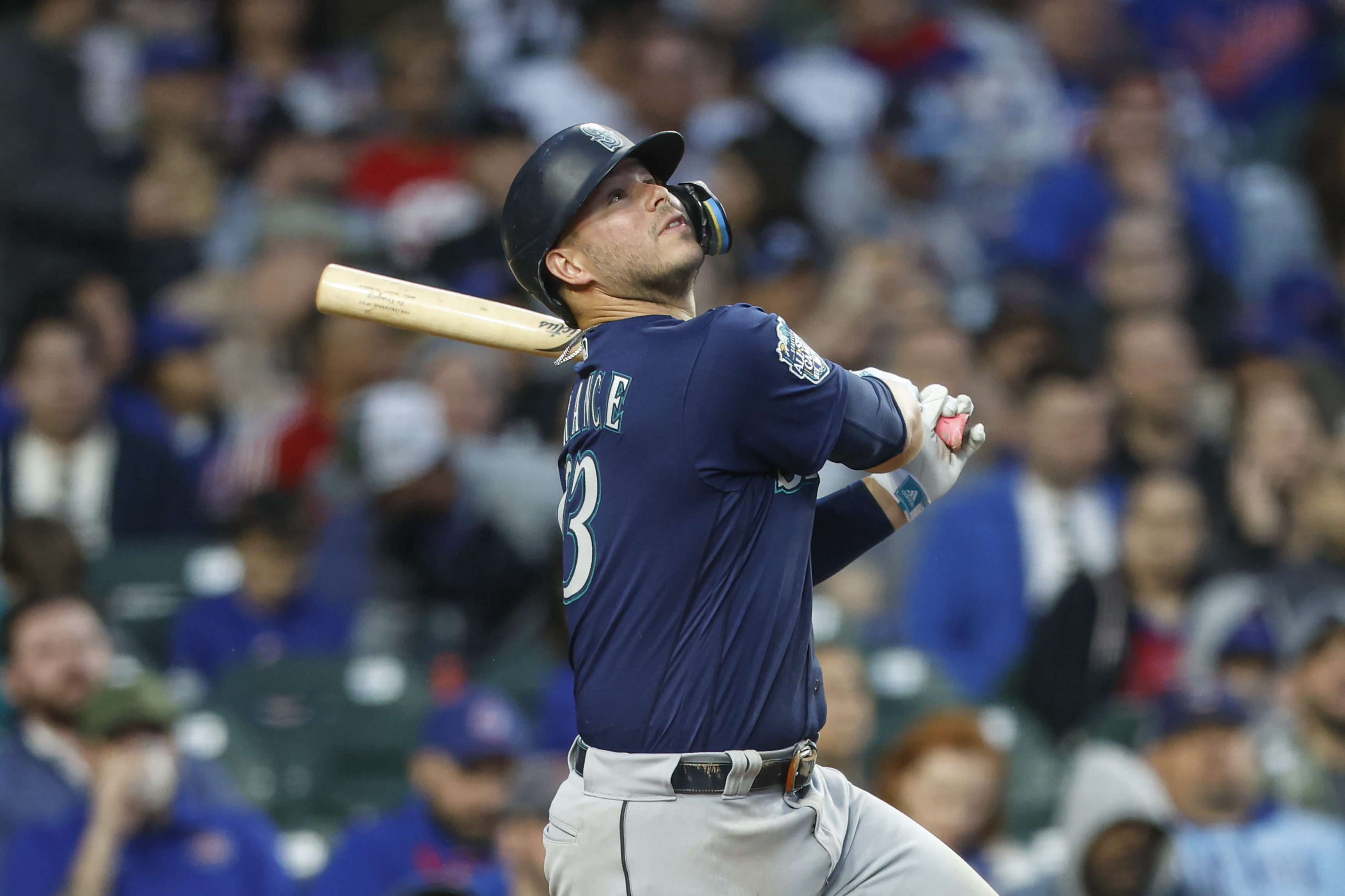 Cubs hold off Mariners' threat, win in 10th inning Reuters