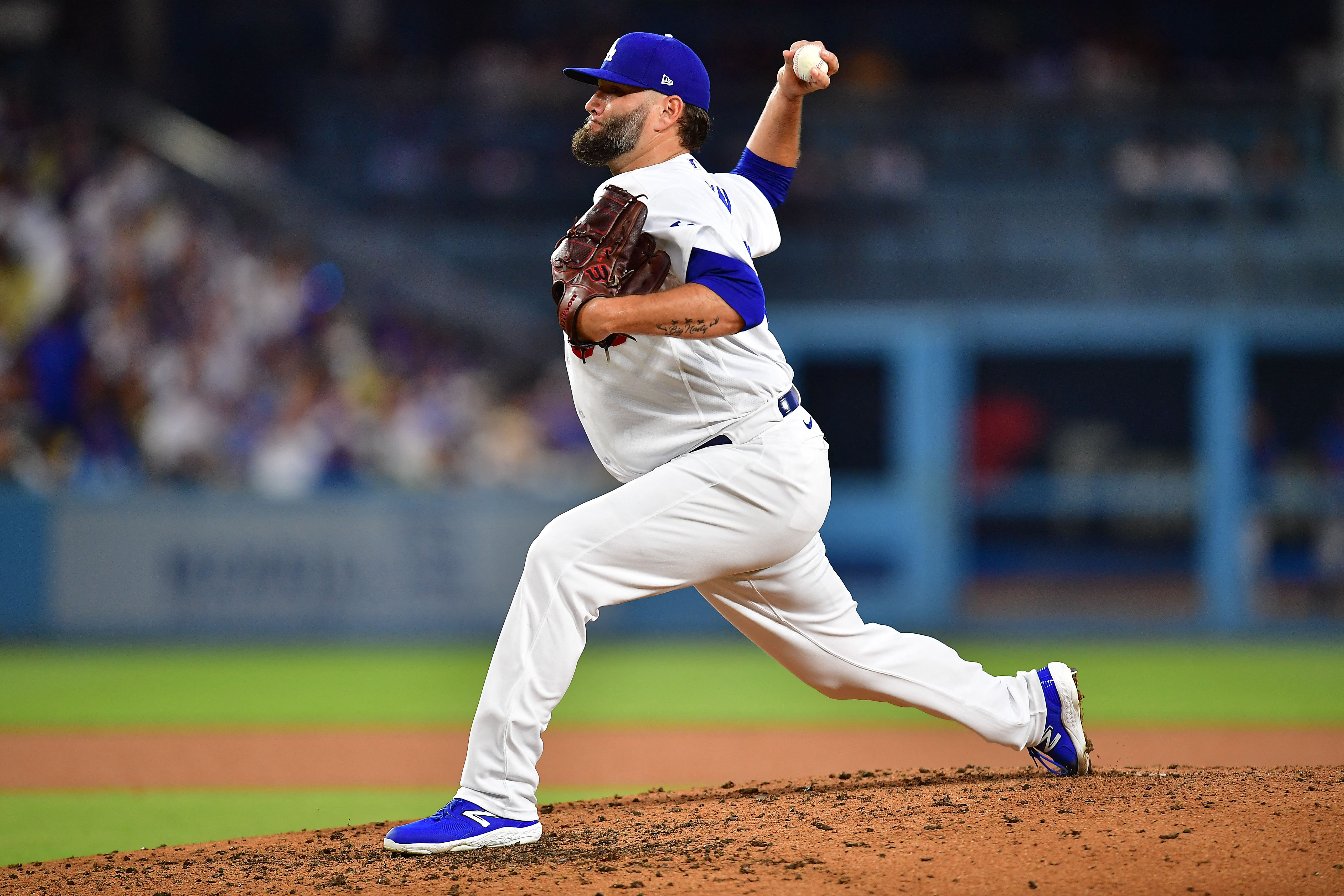 Lance Lynn throws 7 scoreless innings as Dodgers win 11th straight