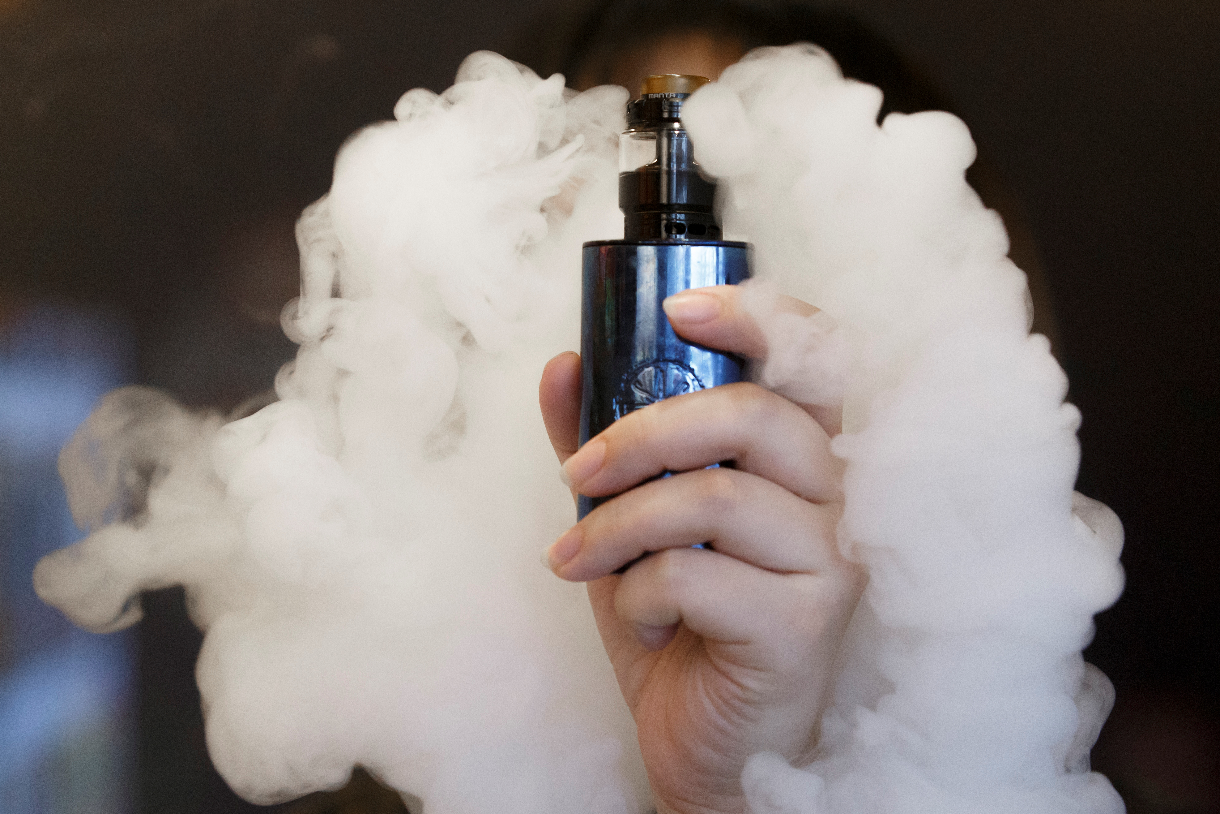 Australia to ban recreational vaping in e-cigarette crackdown | Reuters