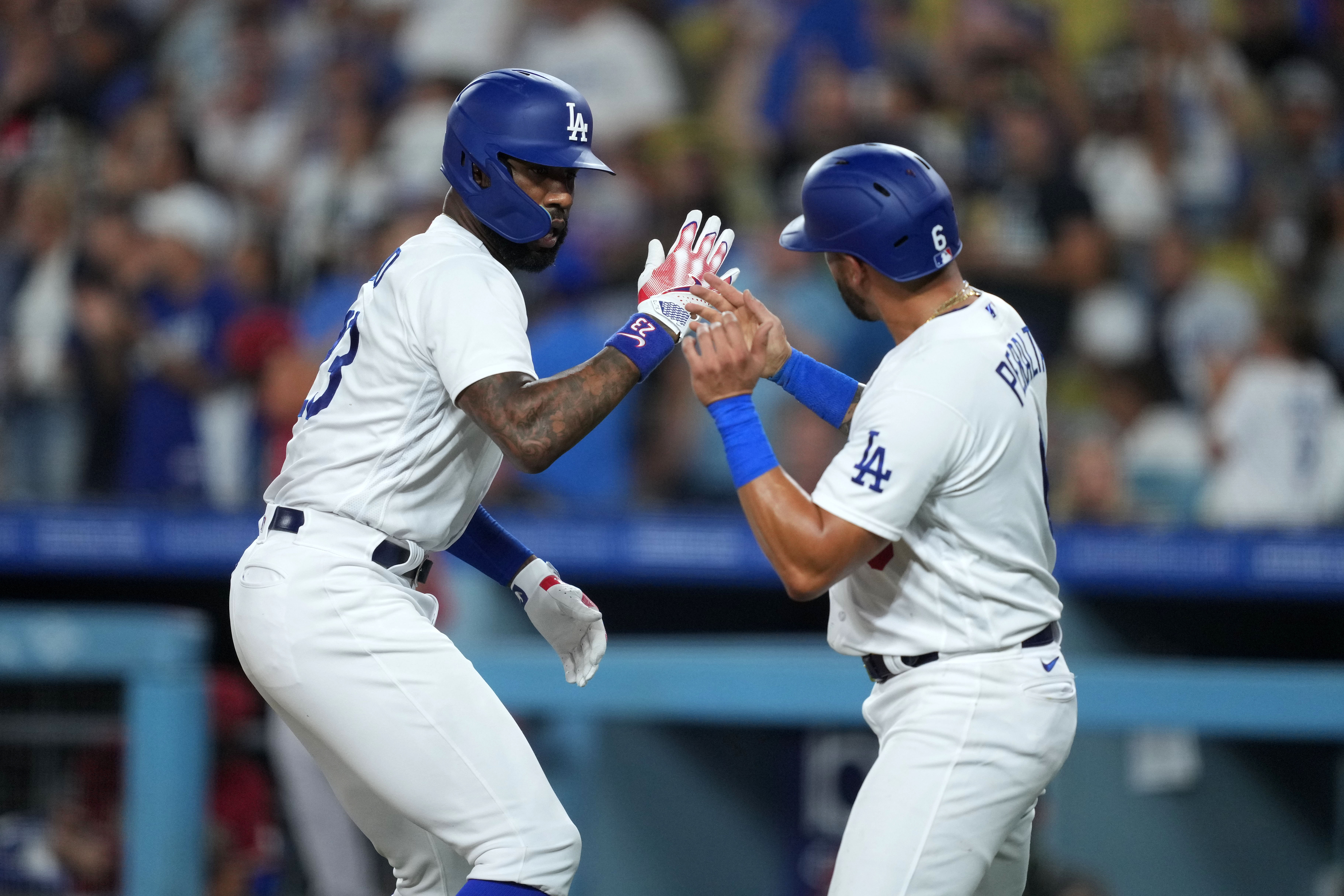 Freeman and Heyward homer, Dodgers beat Diamondbacks 7-0 for 3-game sweep