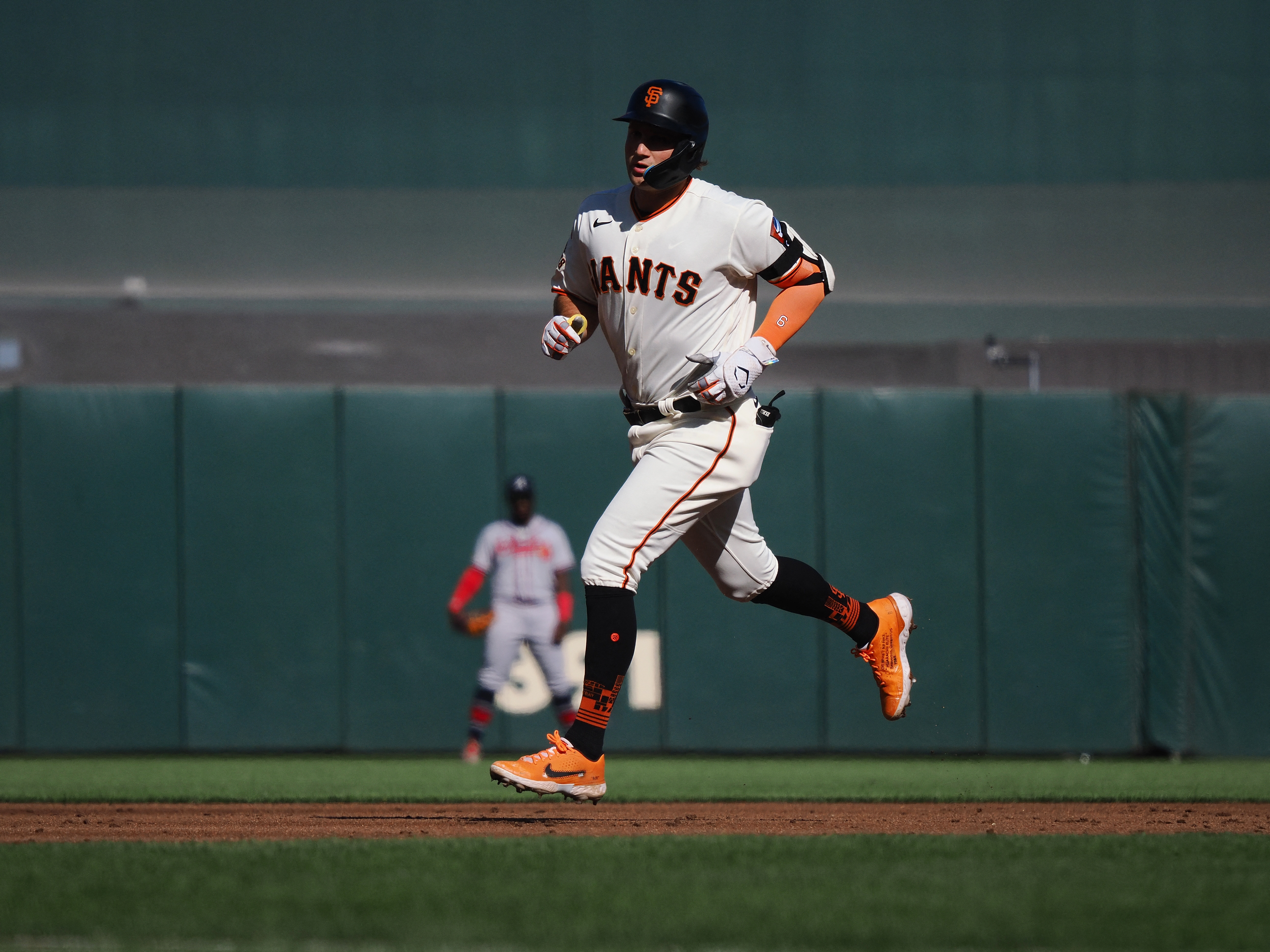 Giants stage comeback, force extra innings, avoid the sweep