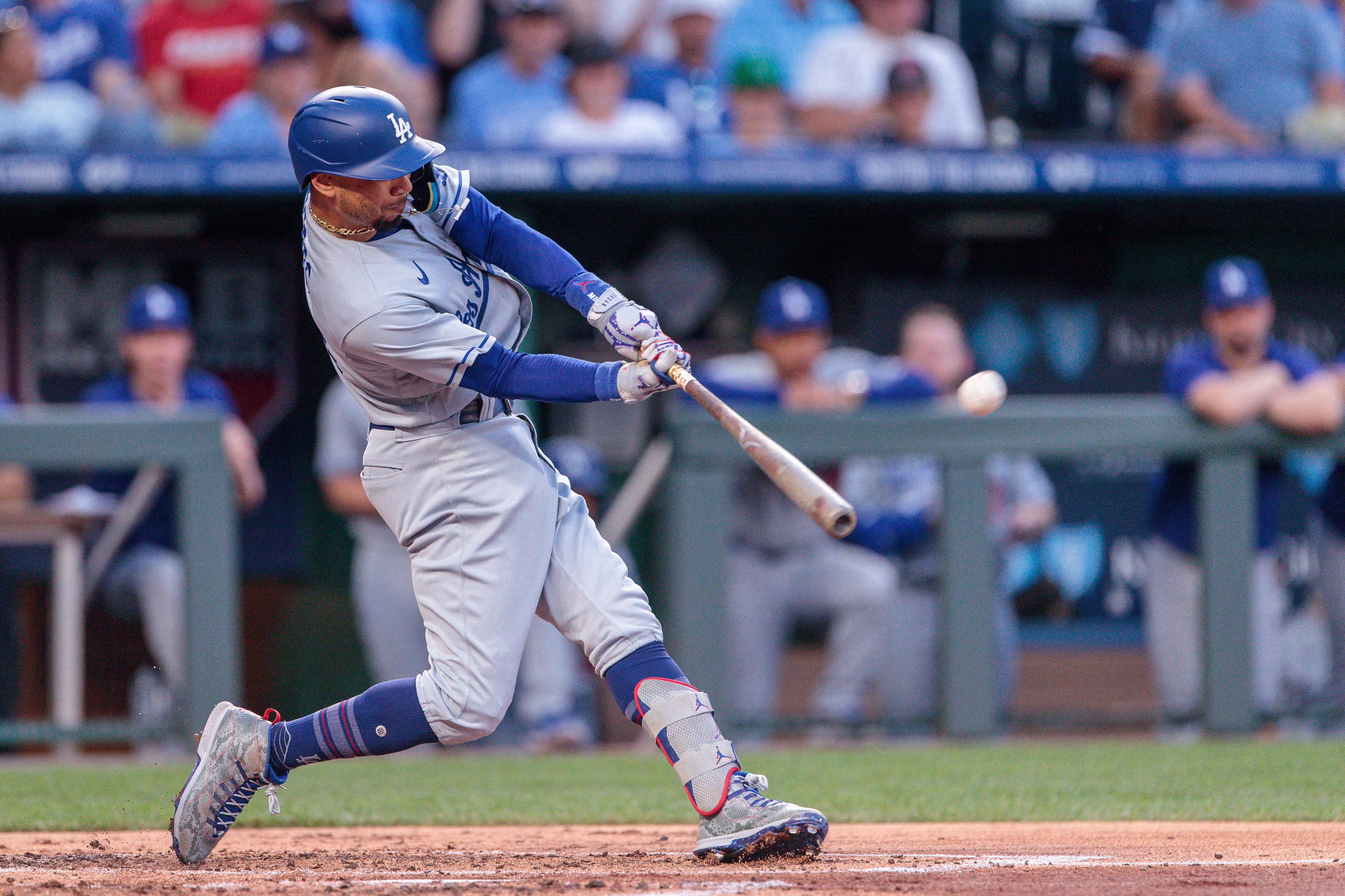 Mookie Betts homers twice, leads Dodgers to win over Royals