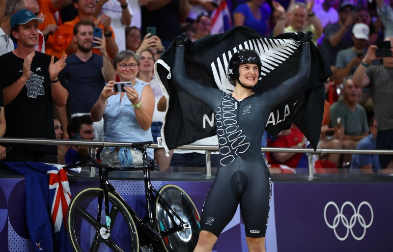 Cycling-Andrews wins keirin, ends 20-year wait for New