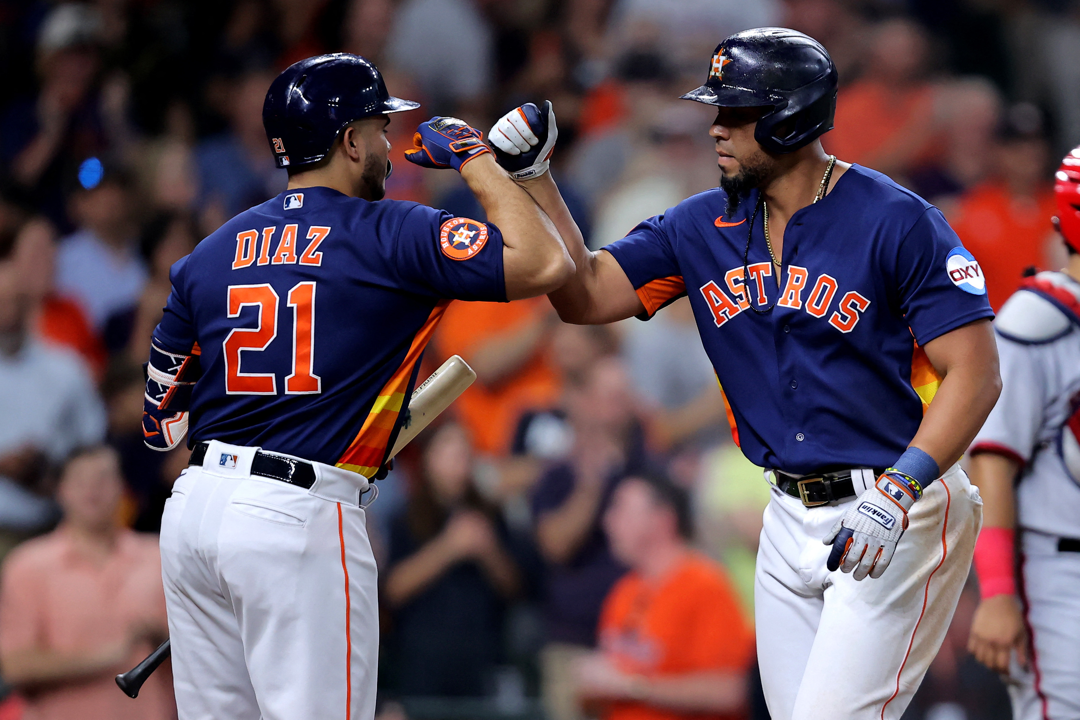 Jose Abreu scores winner on error to cap big night