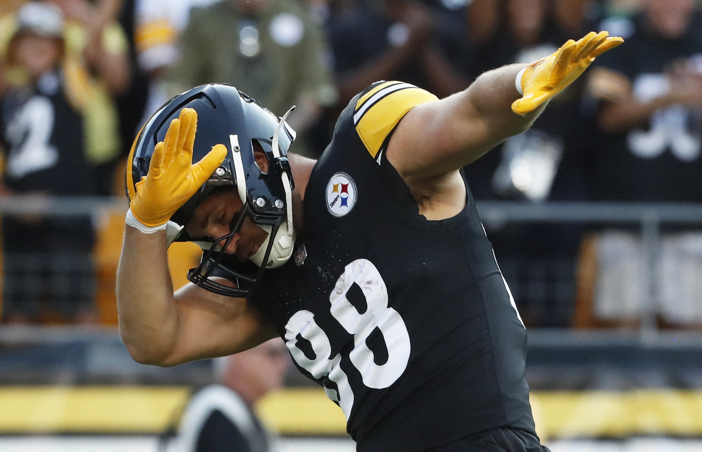 PFF PIT Steelers on X: Kenny Pickett had 327 passing yards vs the Bills in  his starting debut. It was the most by a Steelers QB in a single game since  January