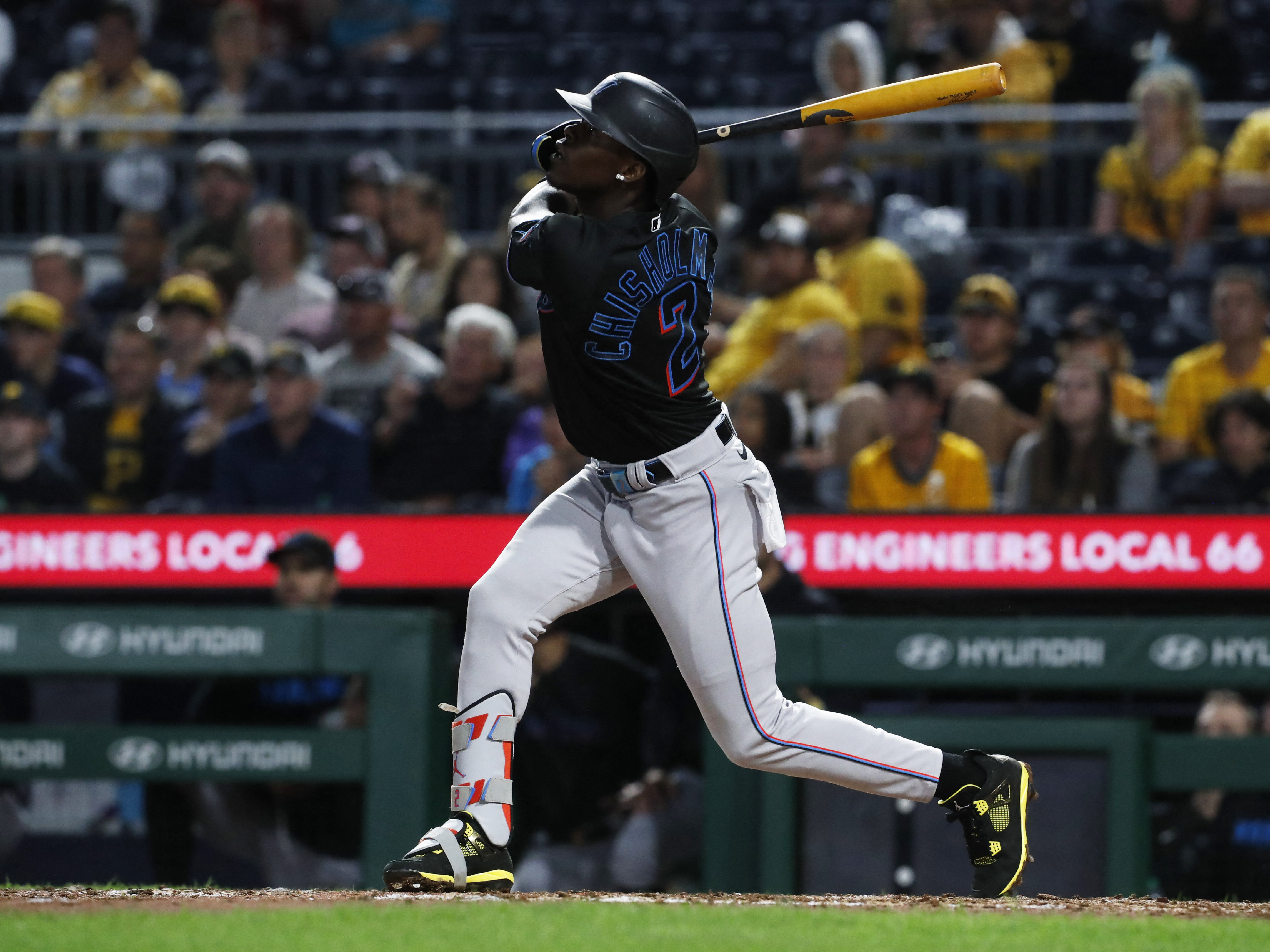 Marlins come back late to top Pirates