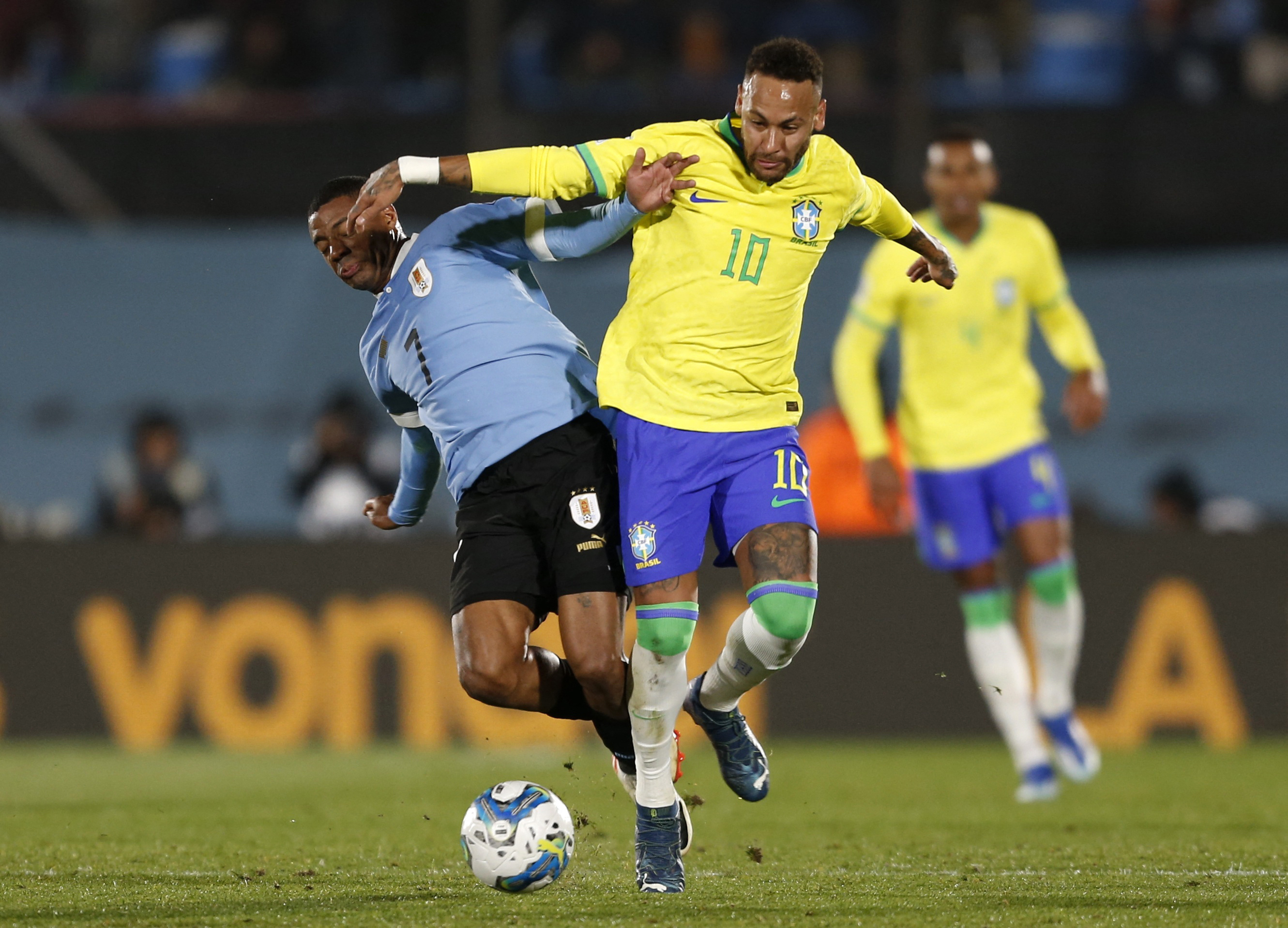 Brazil's Neymar suffers knee injury in Uruguay match | Reuters