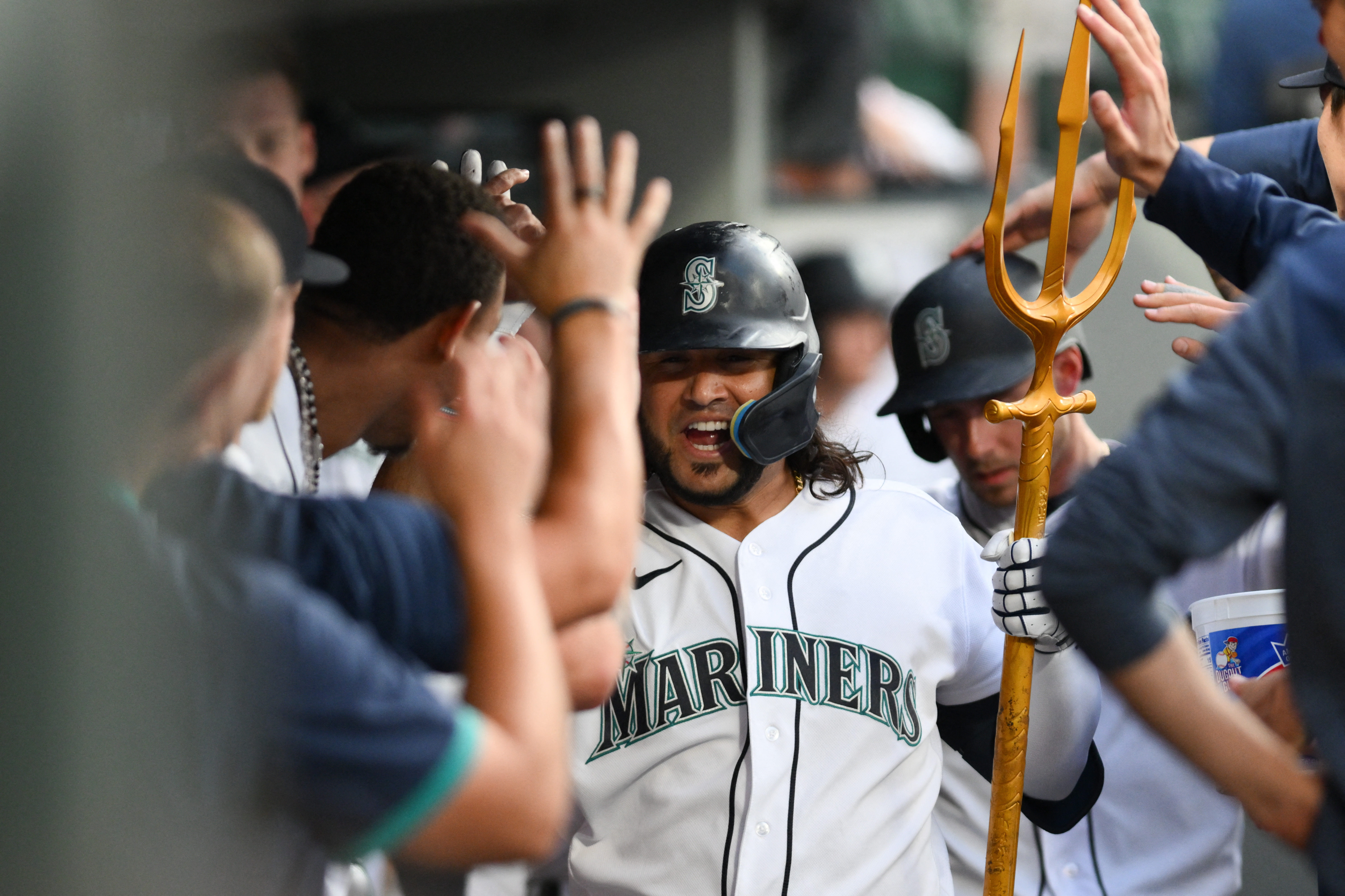 Twins double up Mariners, extend post-break surge