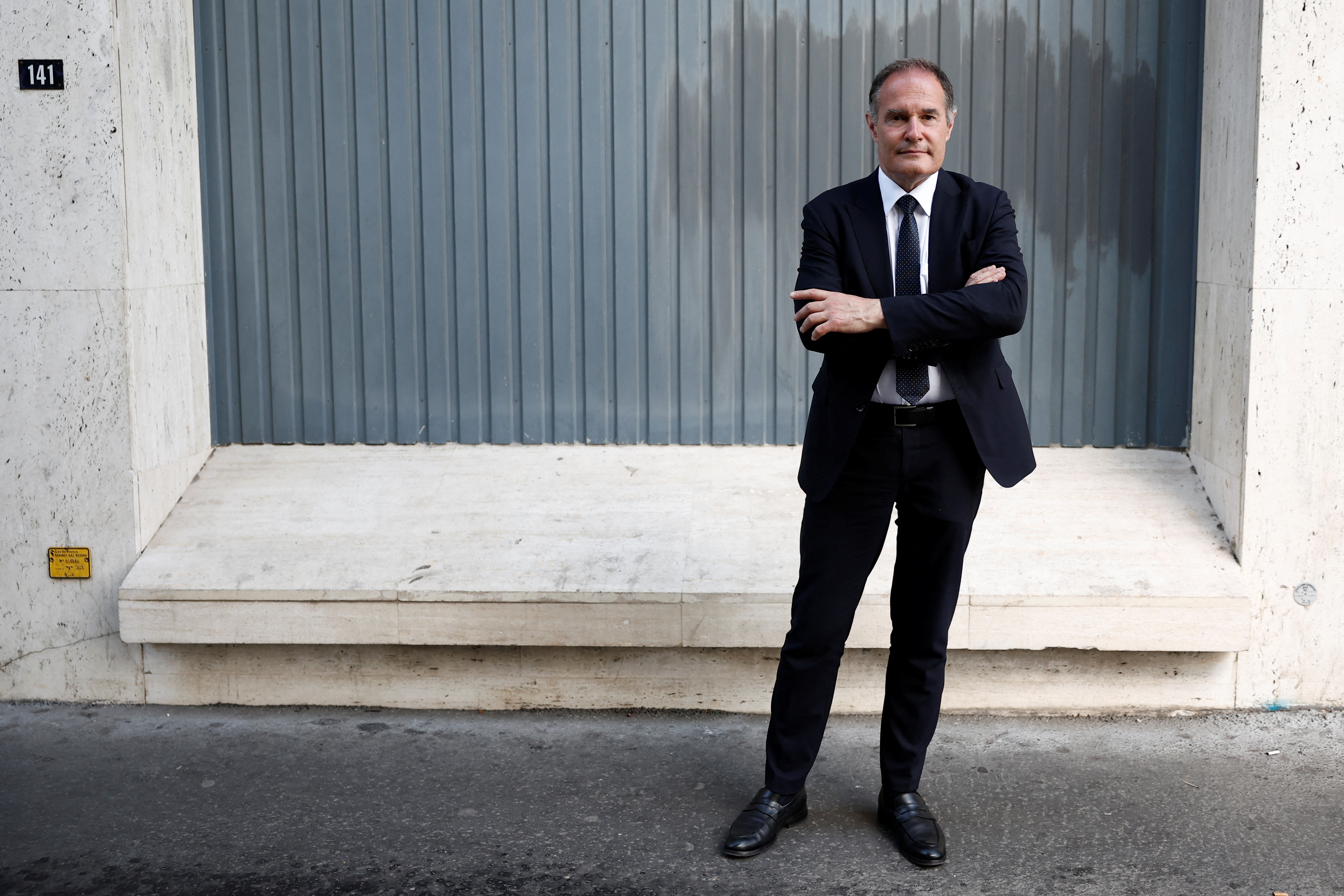 Ο Γάλλος Ευρωπαίος βουλευτής του ακροδεξιού κόμματος Rassemblement National Fabrice Leggeri ποζάρει στο Παρίσι