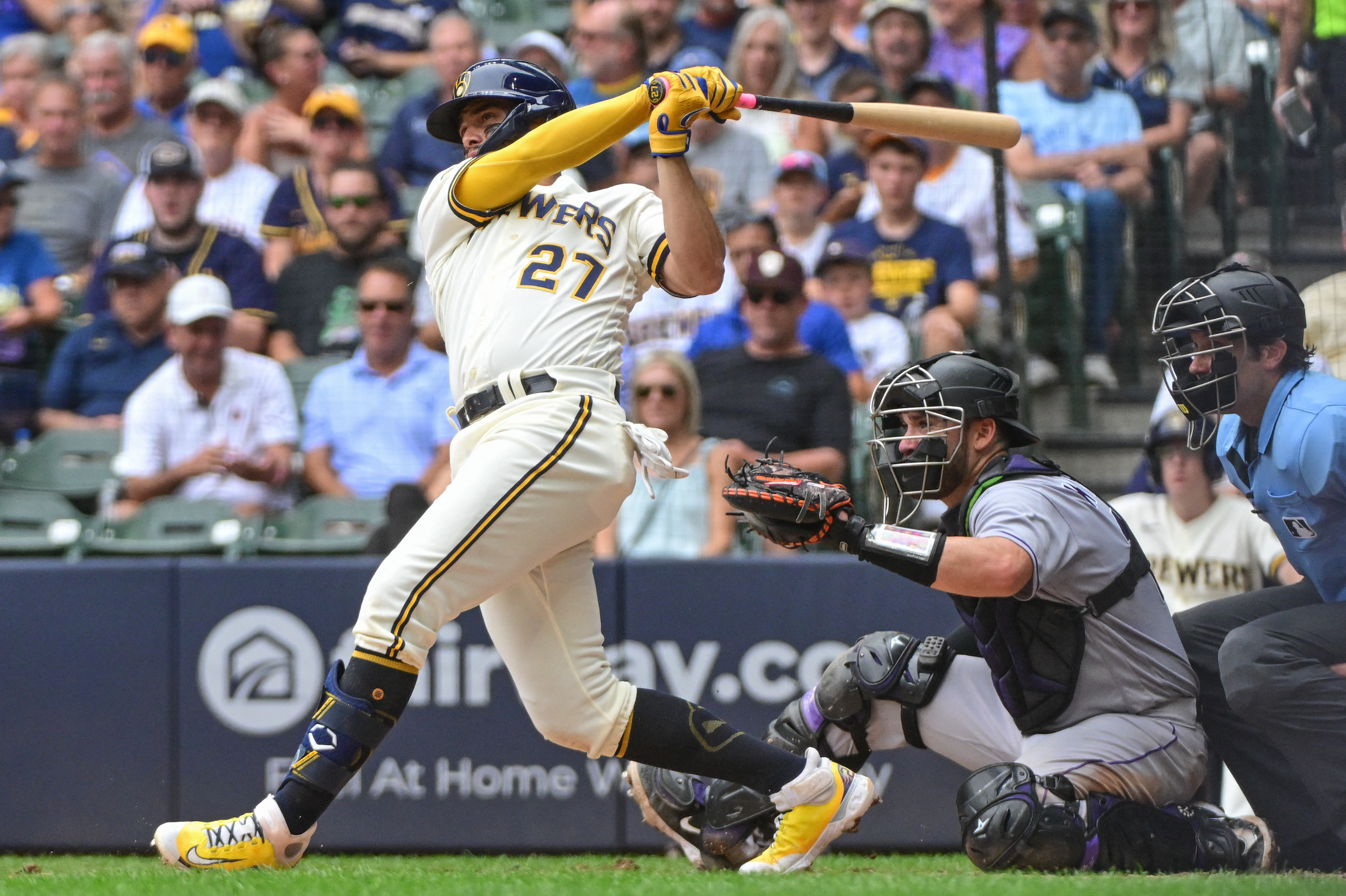 Brewers bounce Rockies 7-6 on walk-off error in 10th