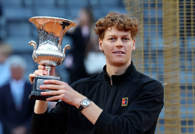 HIGHLIGHTS-Tennis-Australian Open day two | Reuters