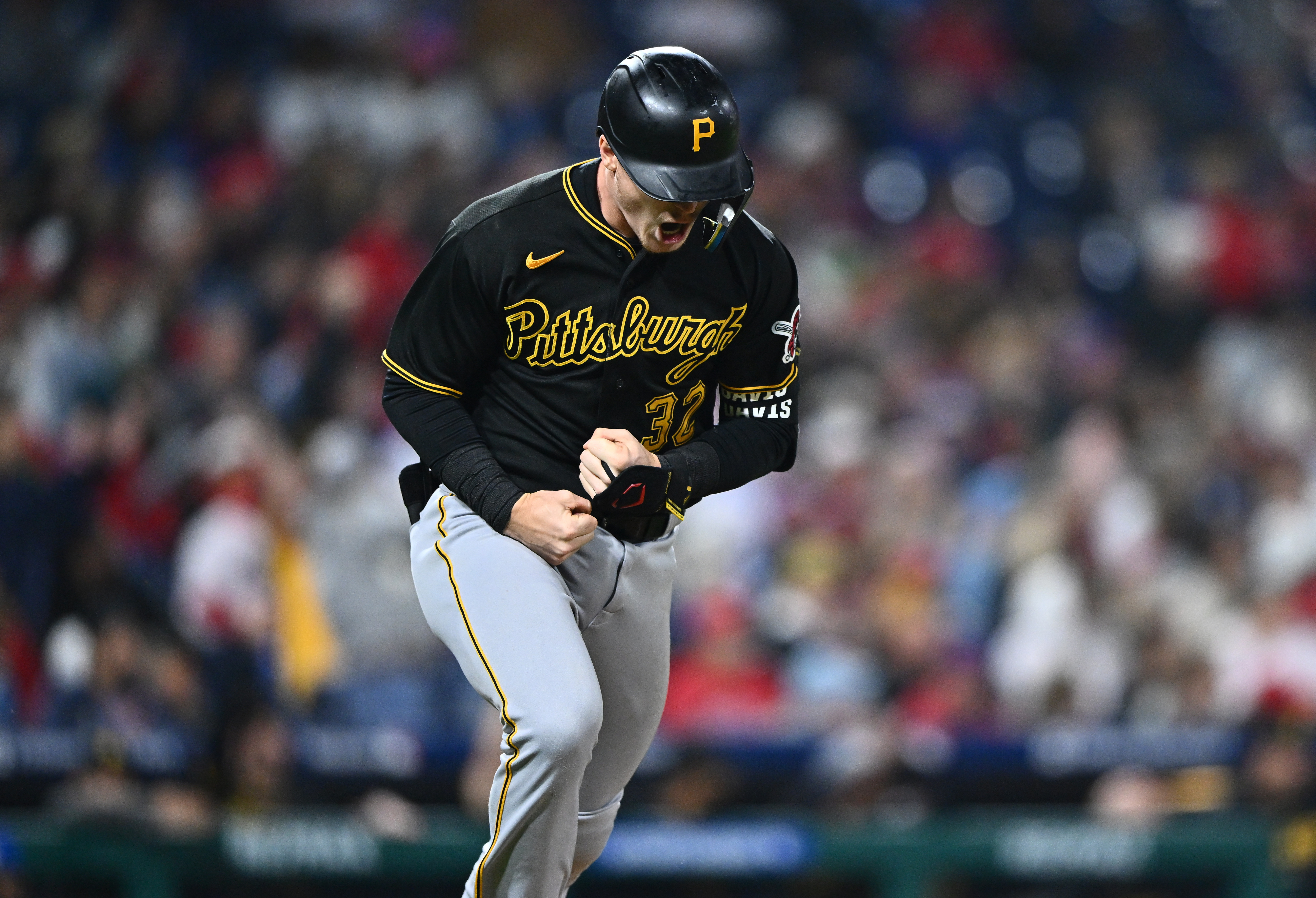 Phillies looking to punch playoff ticket as Pirates visit
