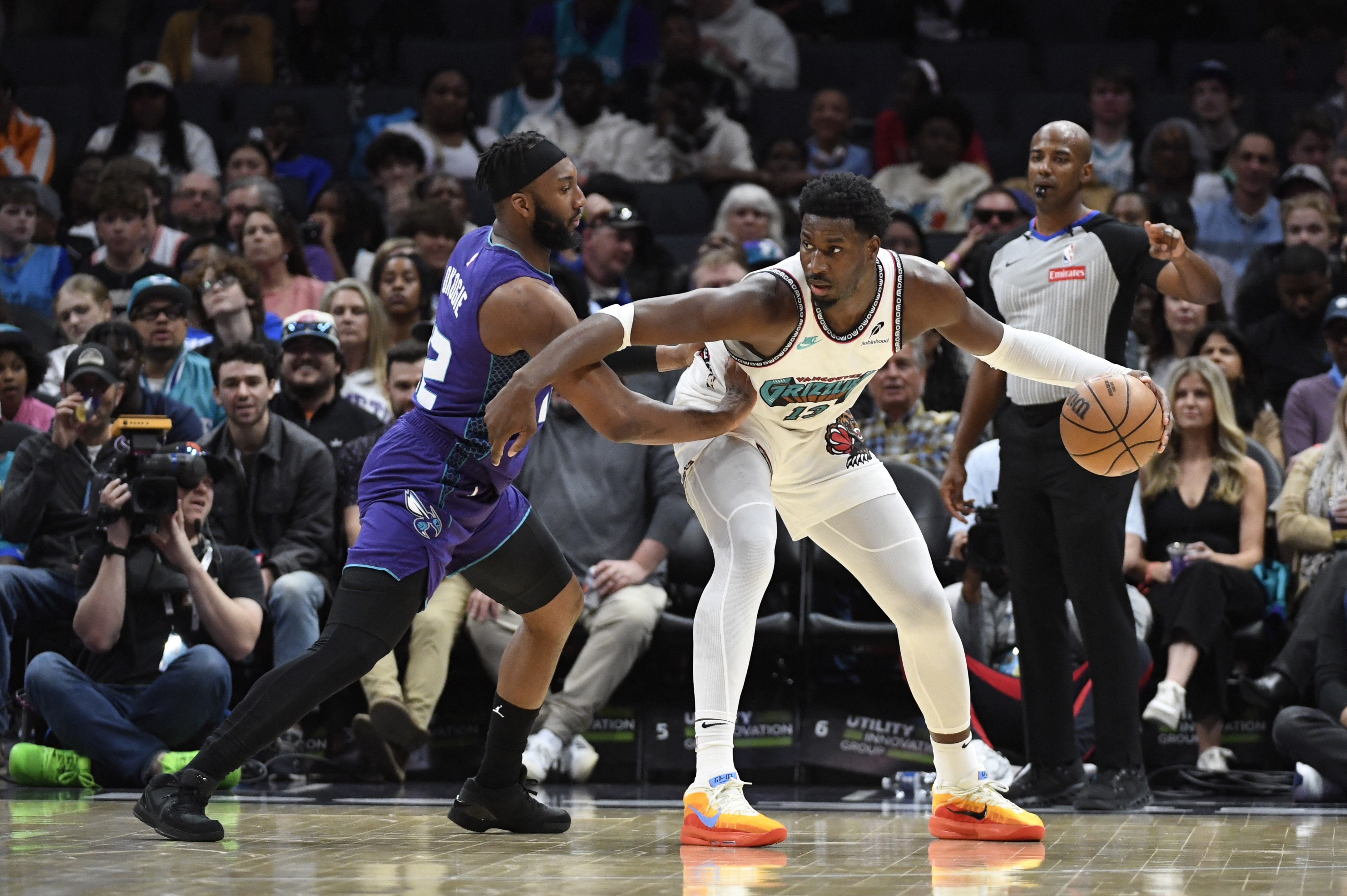 NBABALLER'S レア 値下げ交渉承ります Grizzlies crush Hornets but lose Jaylen Wells to injury | Reuters
