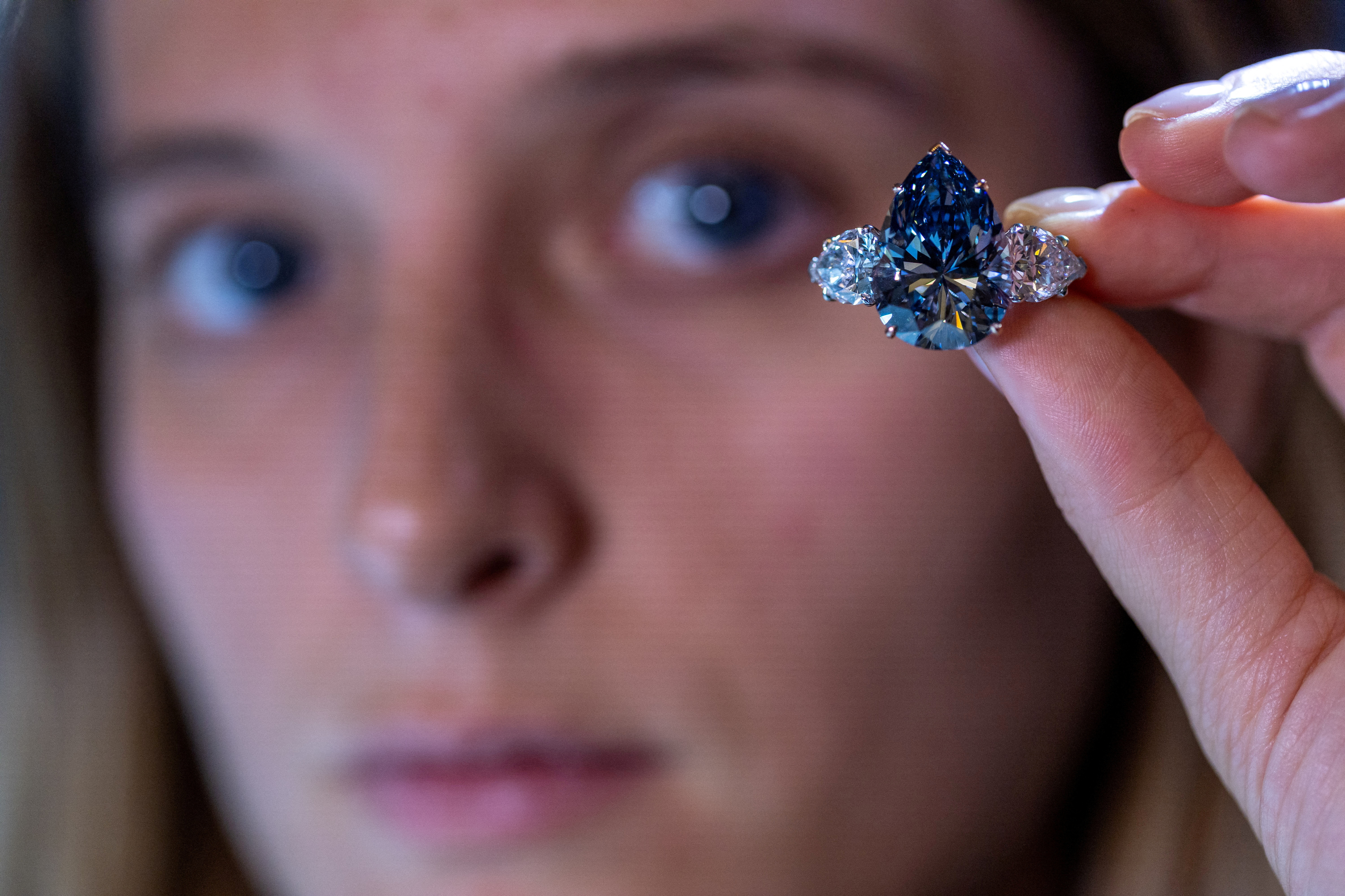 An Exquisite Fancy Vivid Blue Diamond and Diamond Ring 艷彩藍色鑽石配鑽石戒指 |  Magnificent Jewels | 2021 | Sotheby's