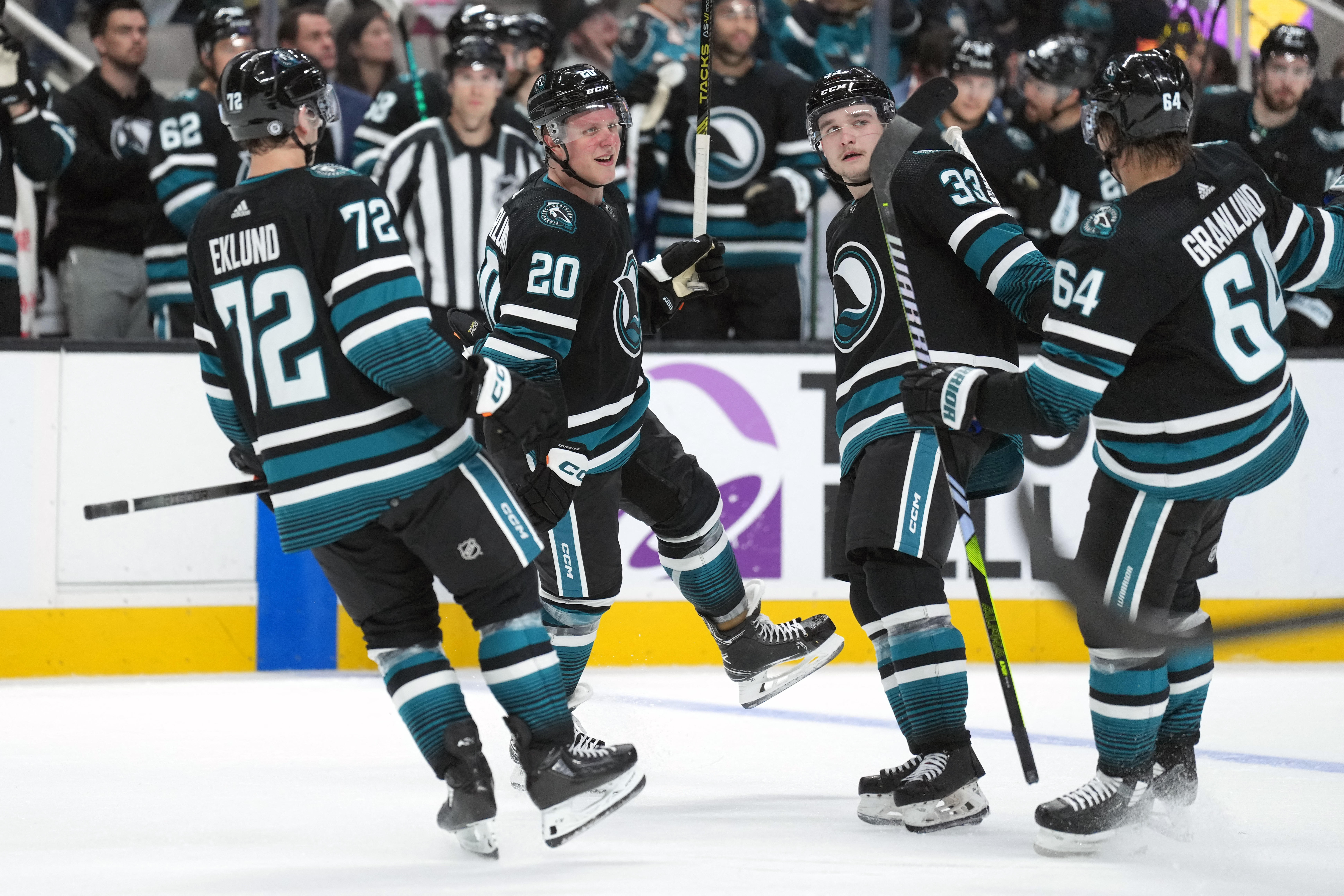 Boone Jenner s late winner pushes Blue Jackets past Sharks Reuters