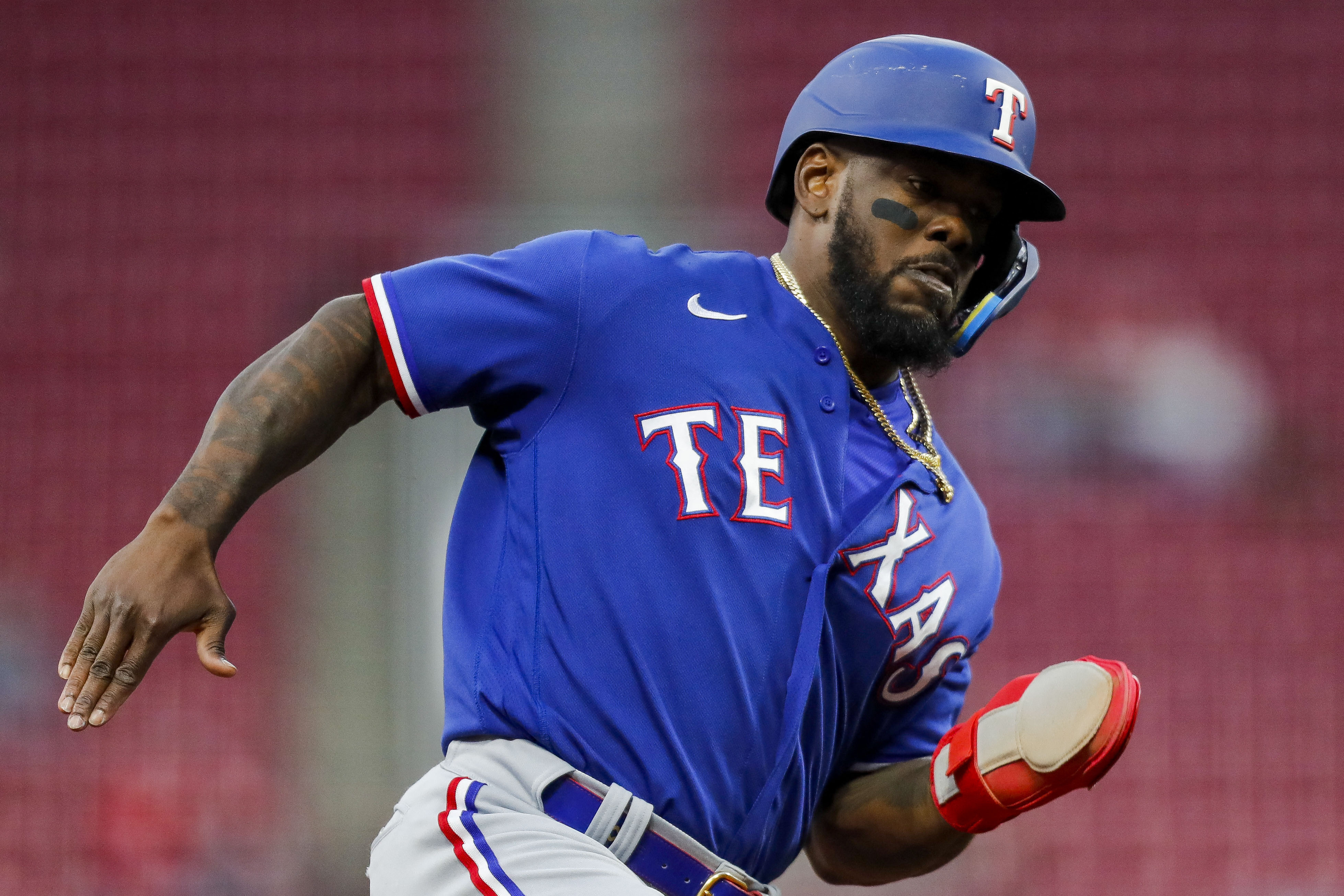 Nathaniel Lowe comes up big and helps propel the Texas Rangers to the ALCS