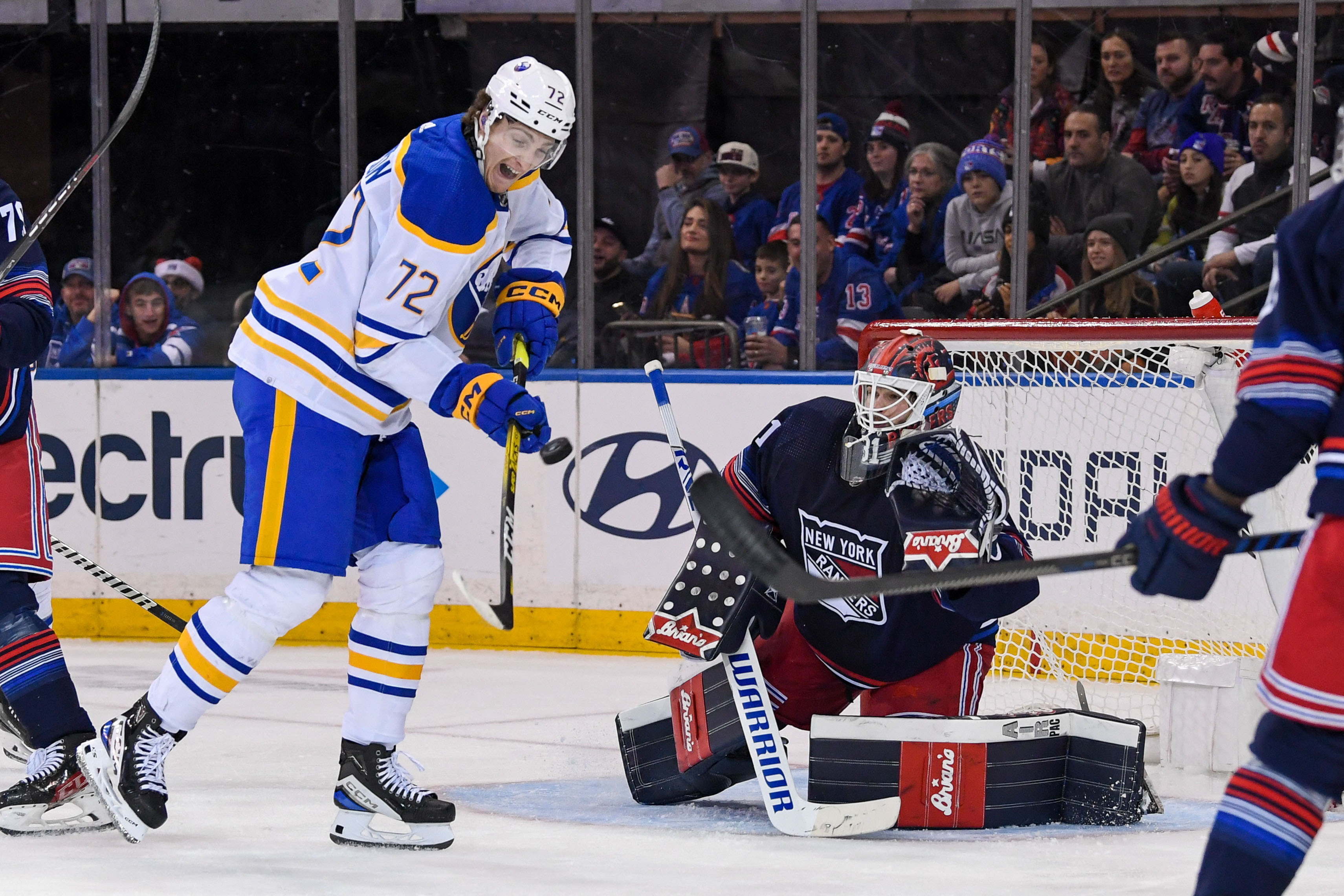 Chris Kreider's goal in OT lifts Rangers over Sabres | Reuters