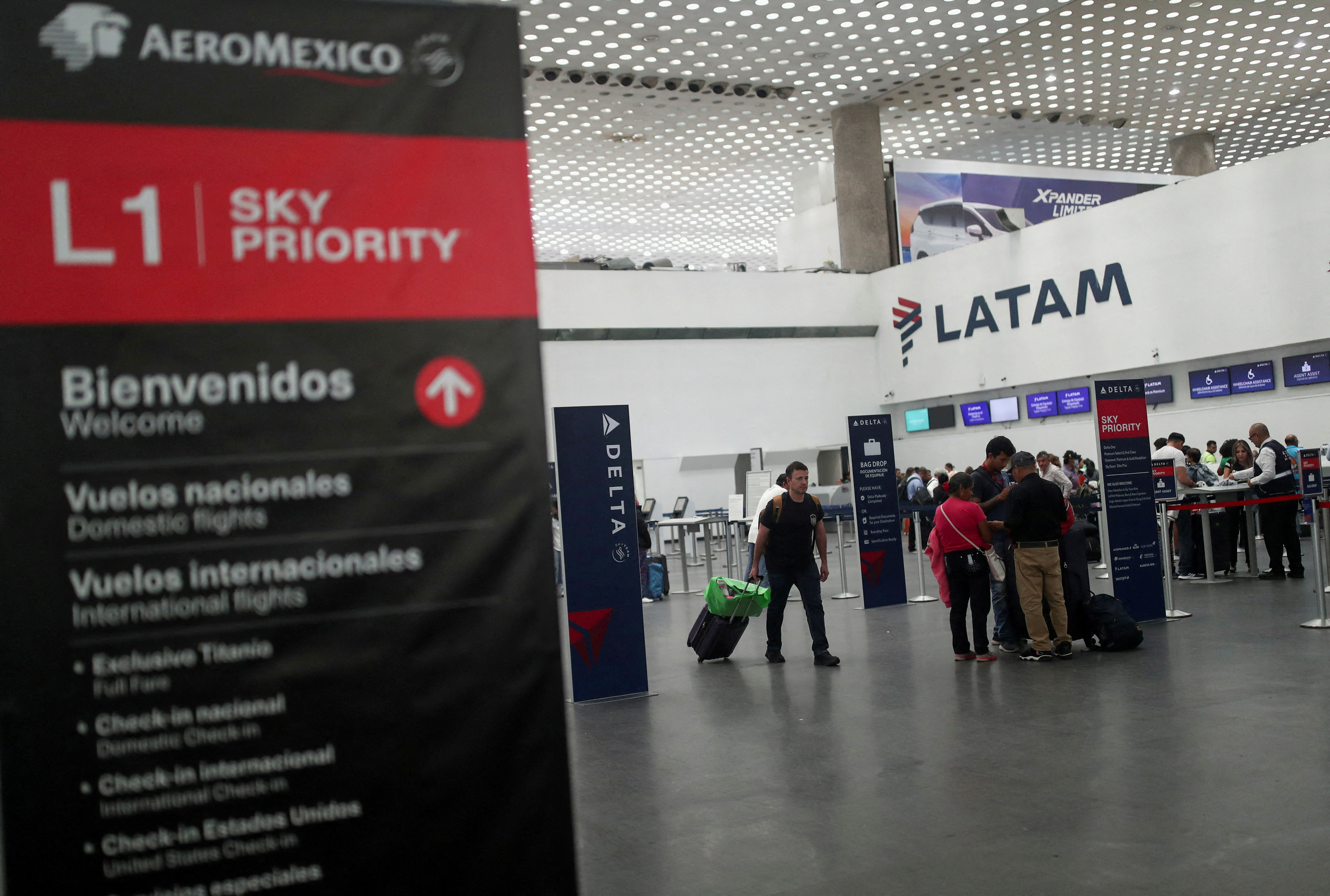 U.S. raises Mexico air safety rating in boost for country's airlines