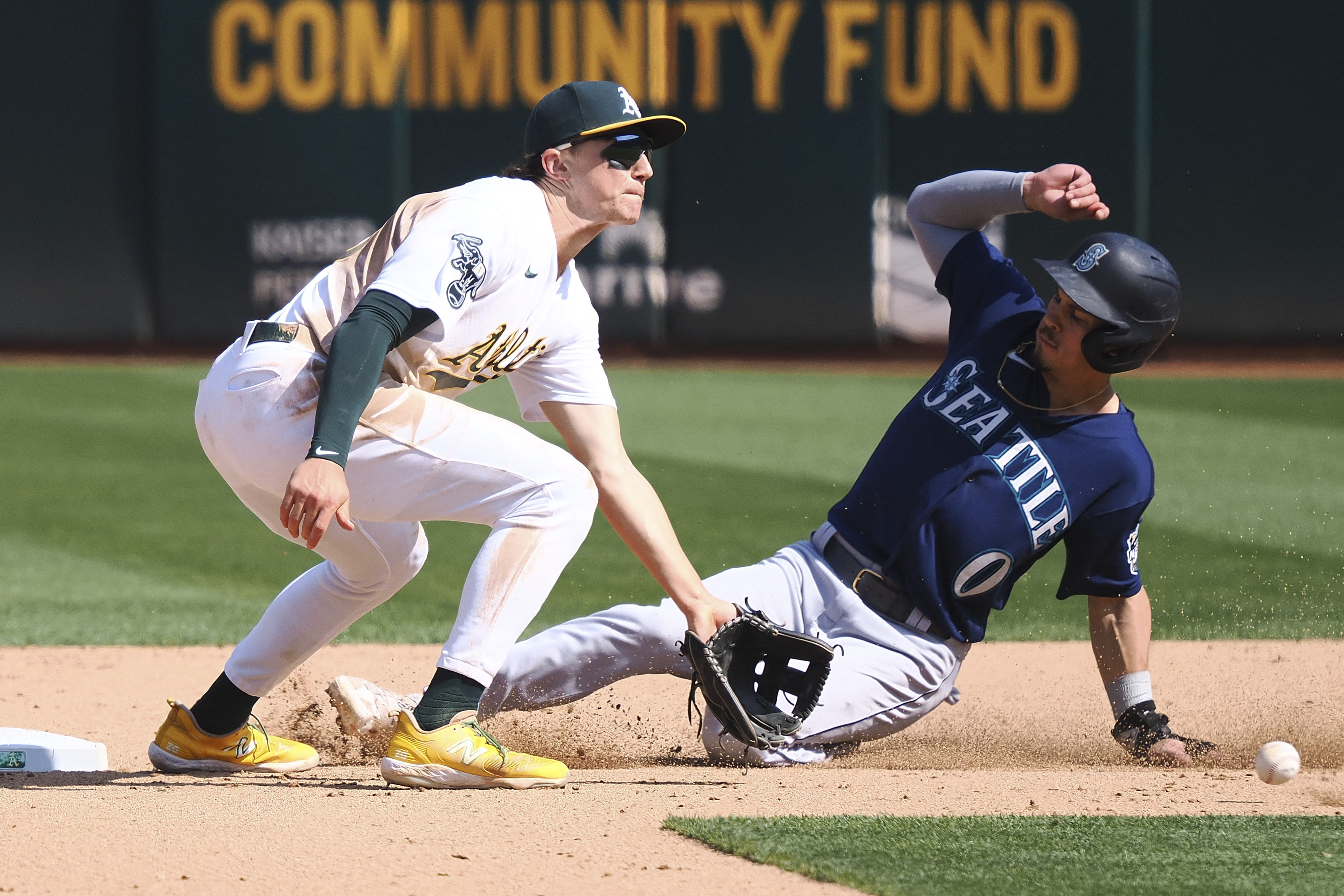 Mariners beat A's 6-3 to keep pace with AL West rivals - The Columbian