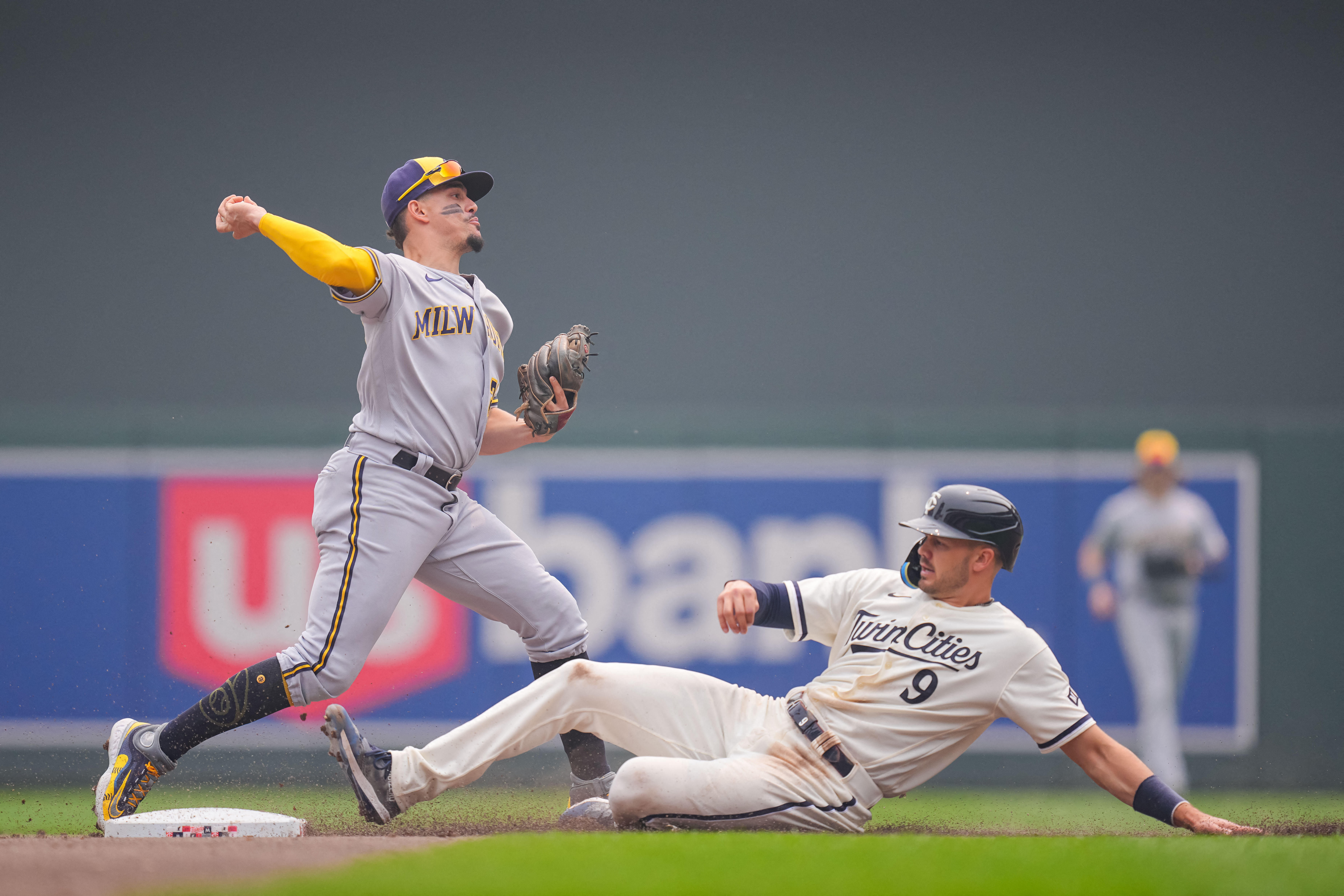 Carlos Correa strikes again to lead Twins past Brewers