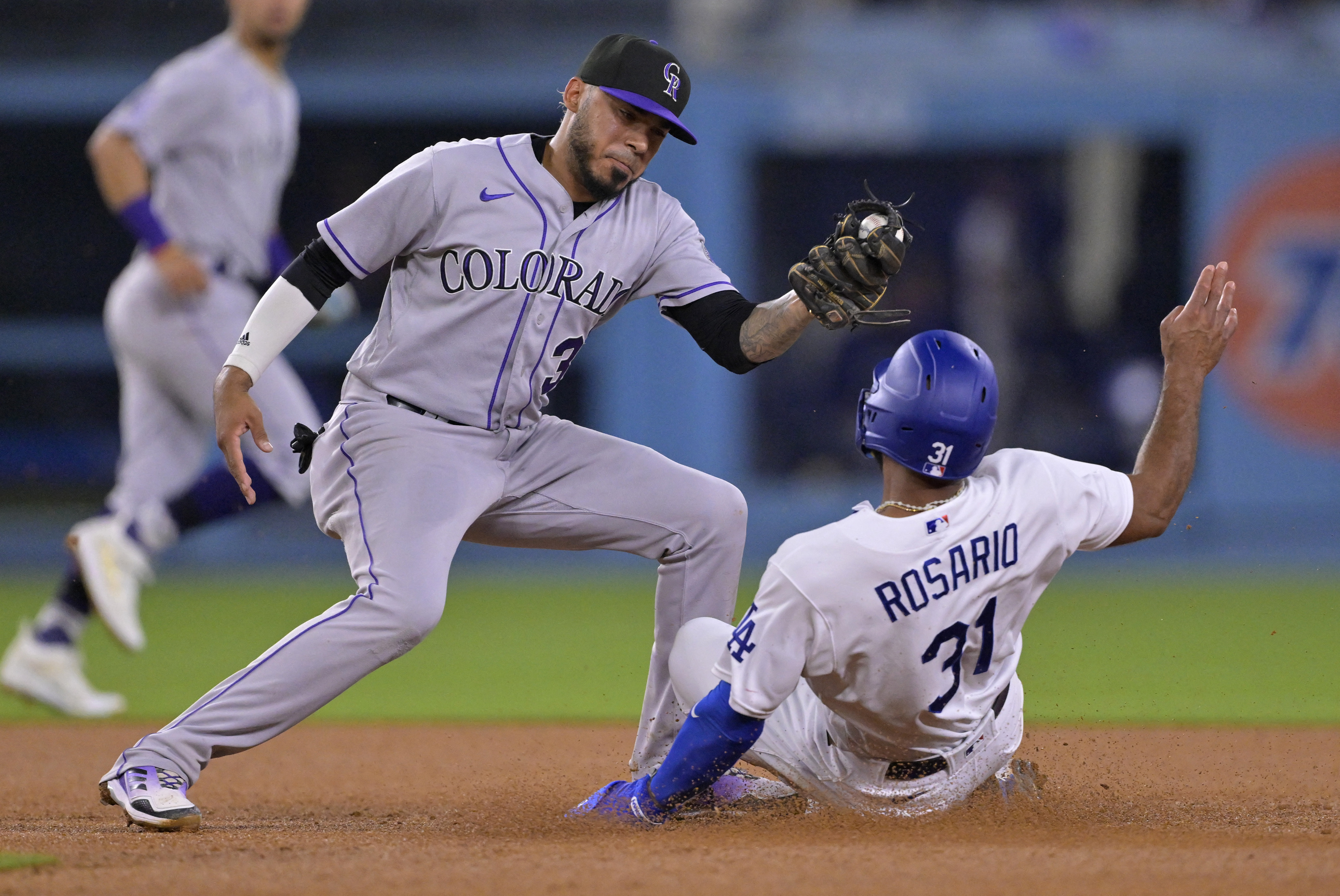 Dodgers use four-run sixth to tame Rockies, 6-1