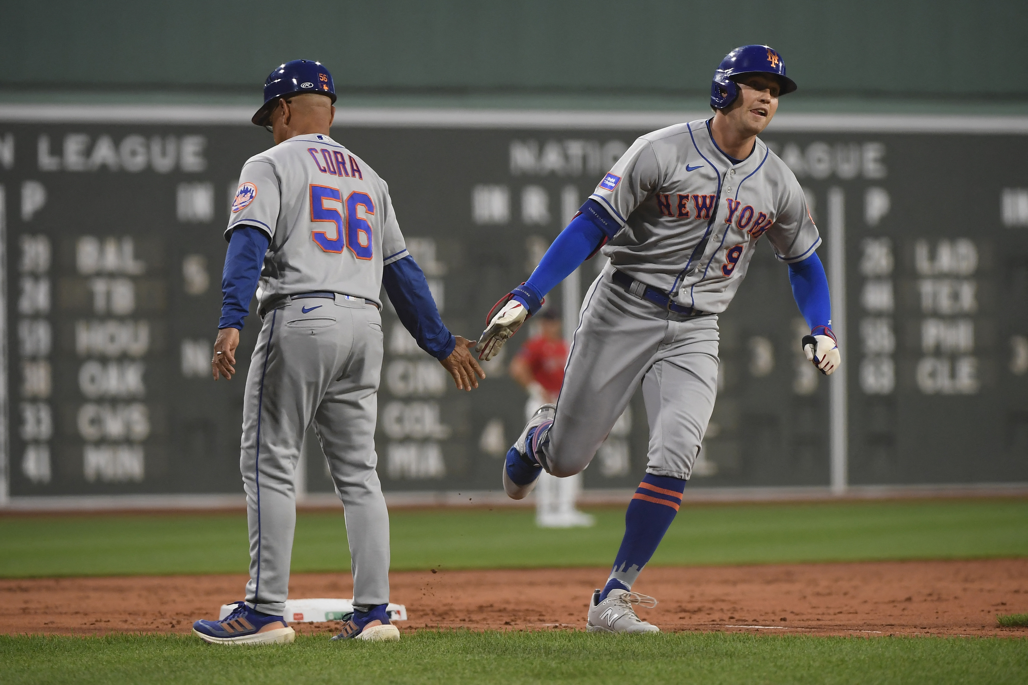 Red Sox and Mets have game suspended by rain with New York leading