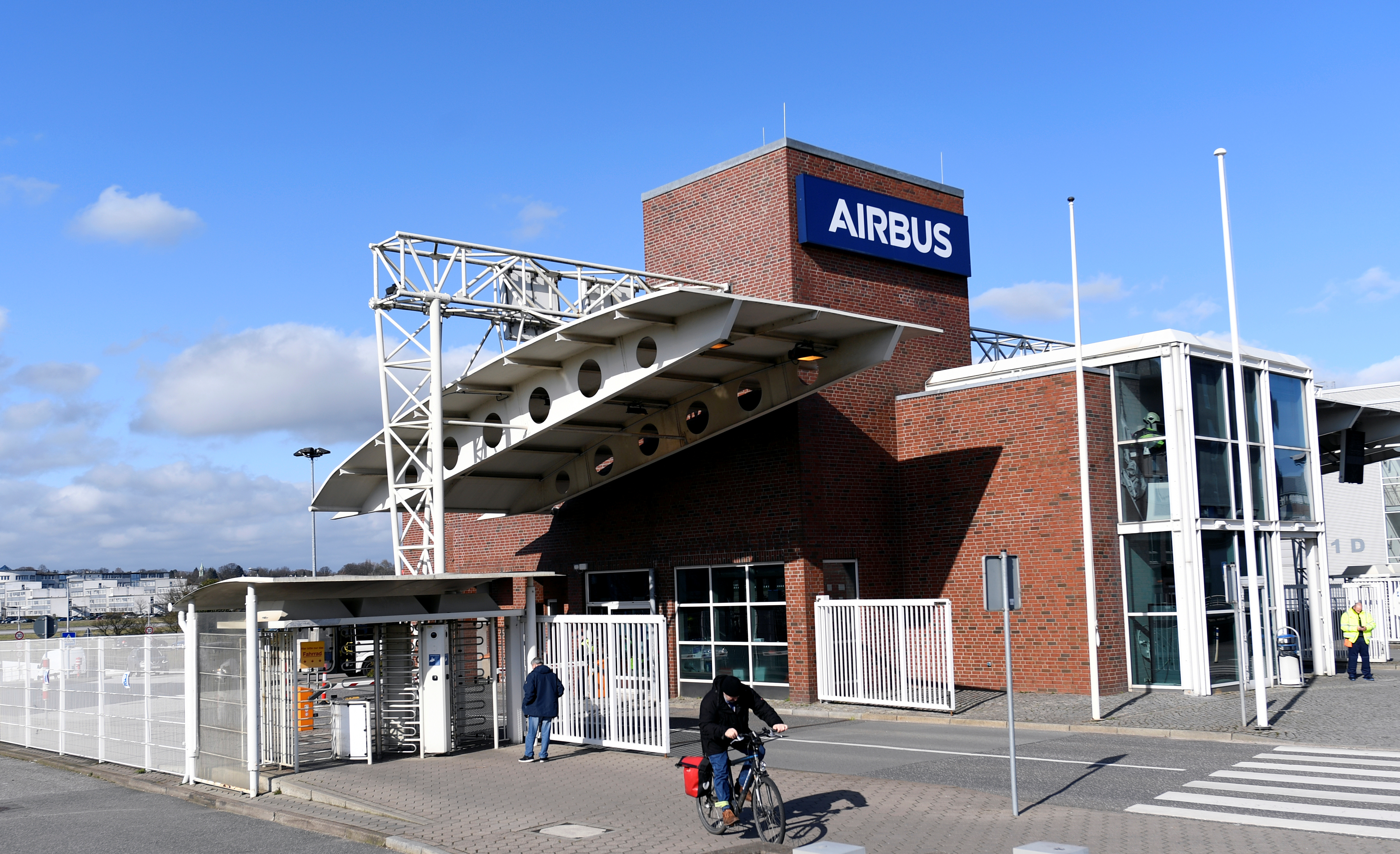500 Airbus staff under quarantine after Hamburg COVID-19 | Reuters