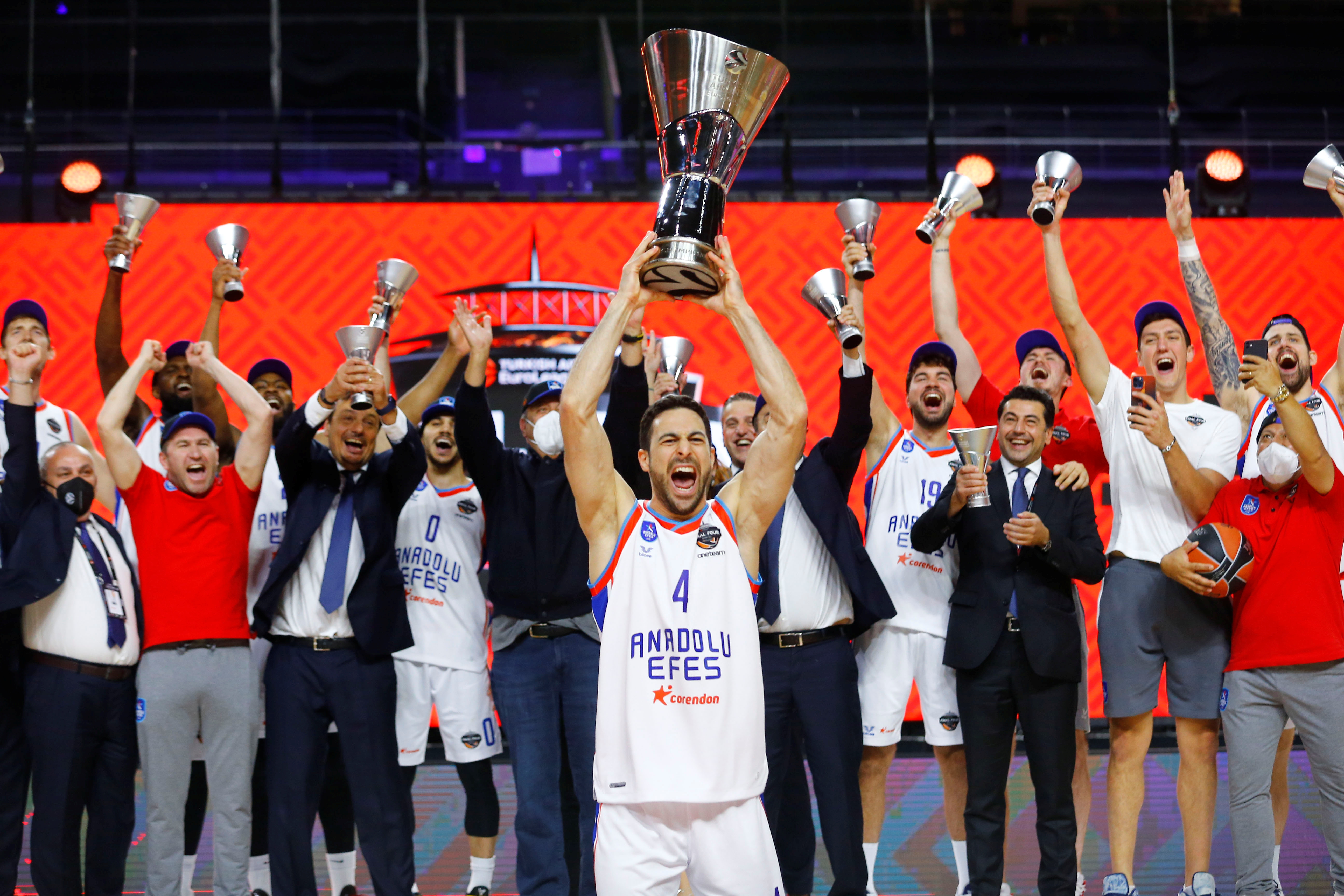 Европа баскетбол мужчины. Евролига баскетбол 2020-2021. Барселона Эфес баскетбол Евролига 2022. Anadolu Efes Euroleague Champions 2022.