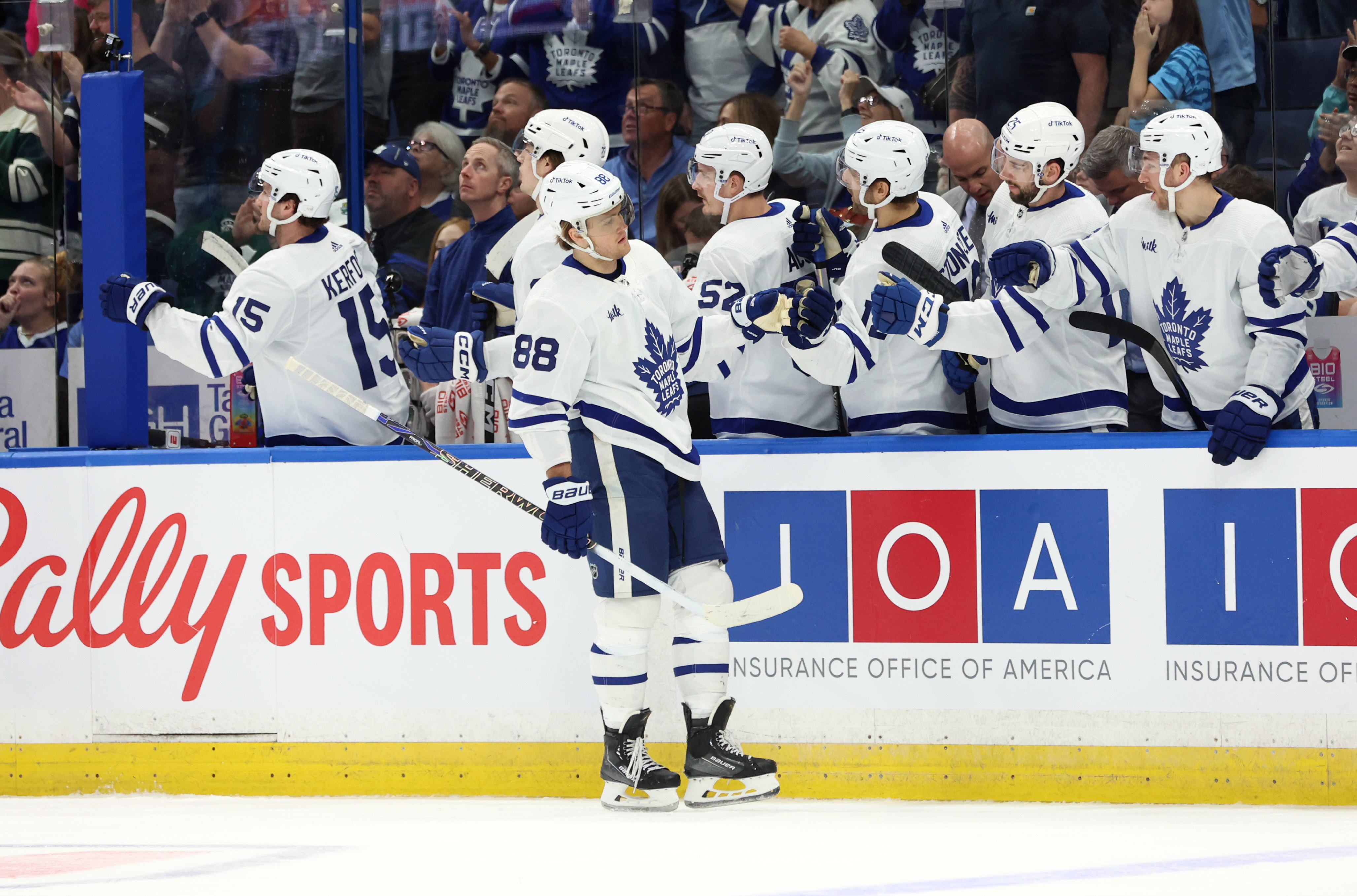 Lightning storm back to edge Leafs in possible playoff preview