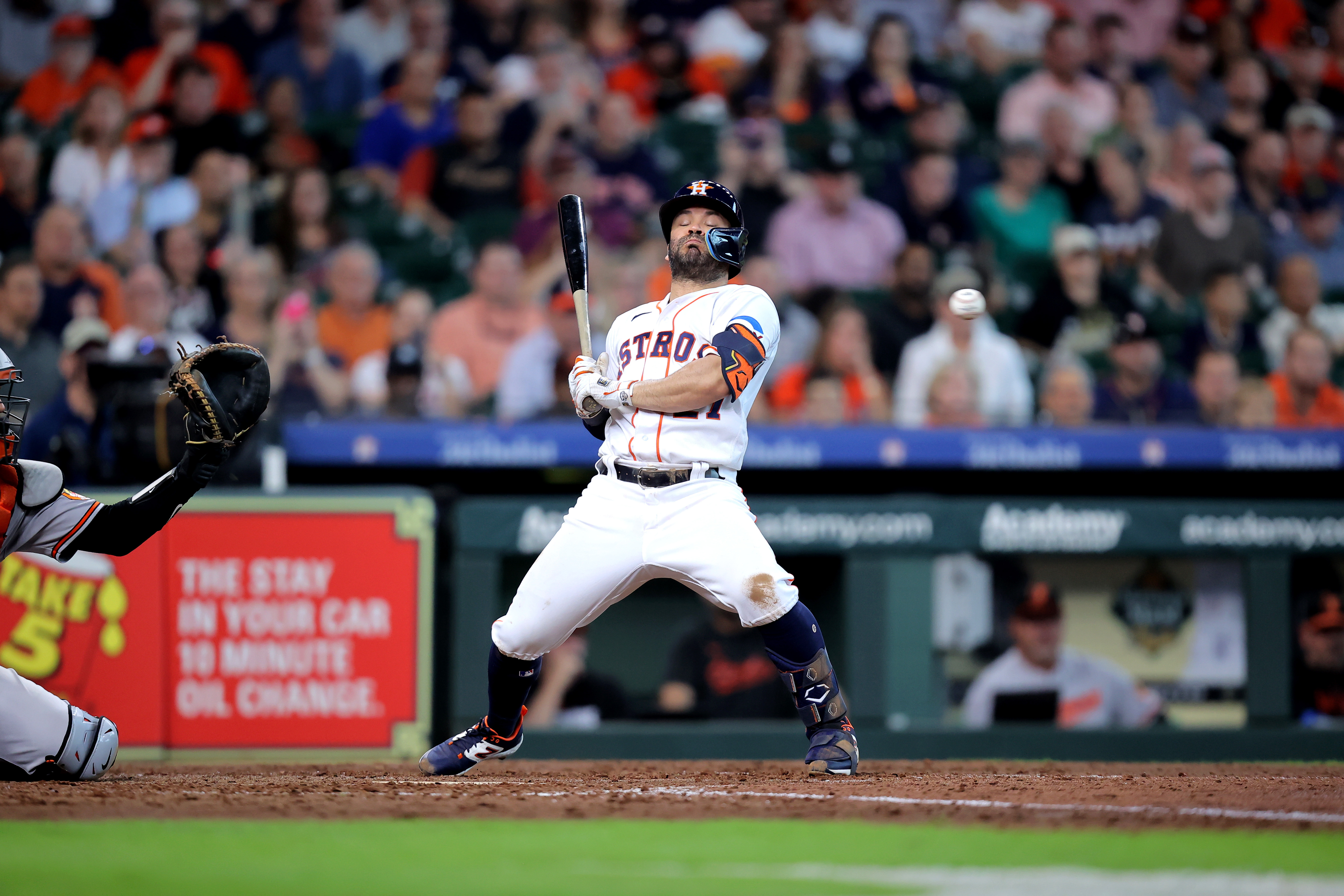 Astros rally late, beat O's in walk-off thriller