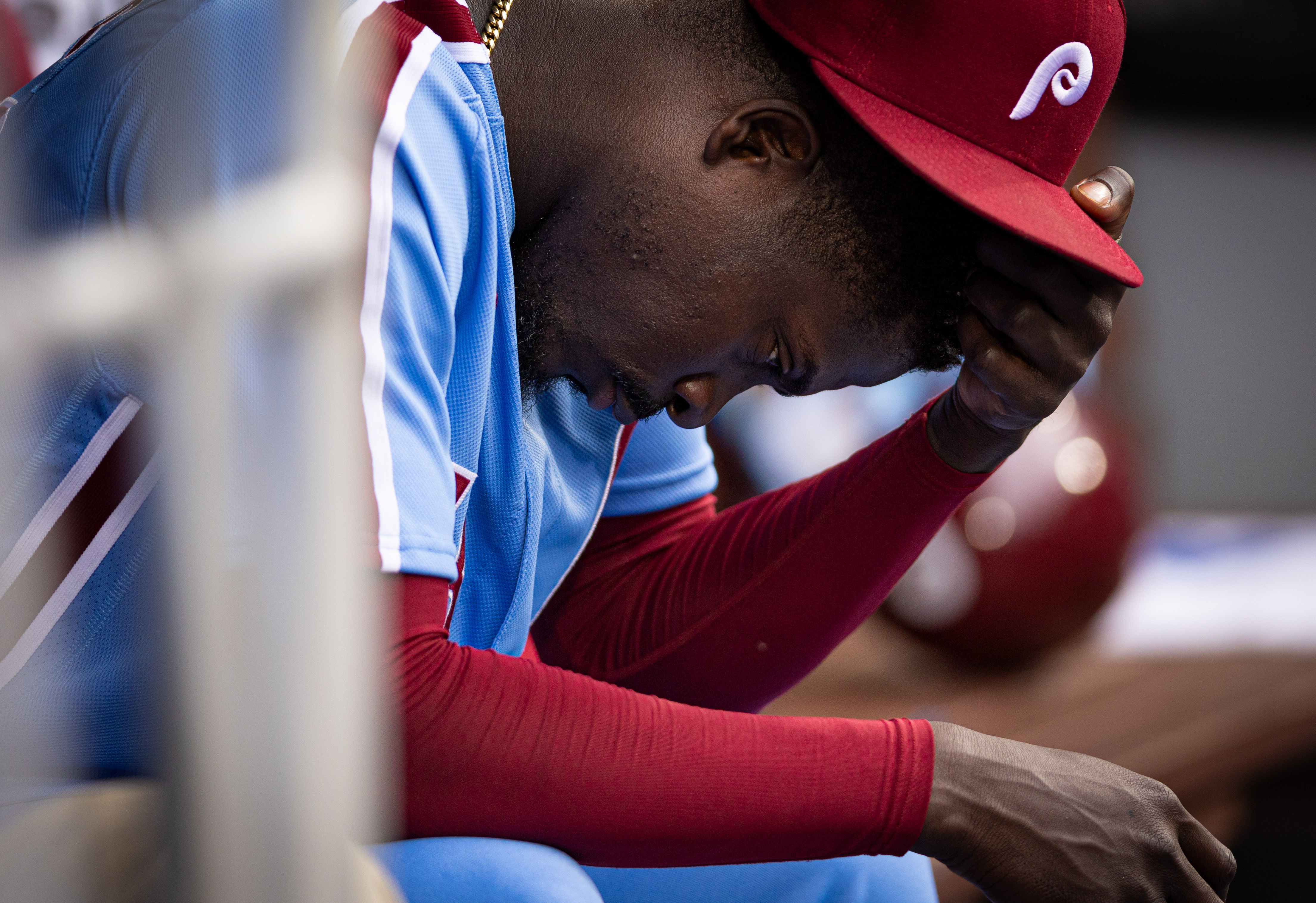 Braves erupt in 10th to get past Phillies 5-1