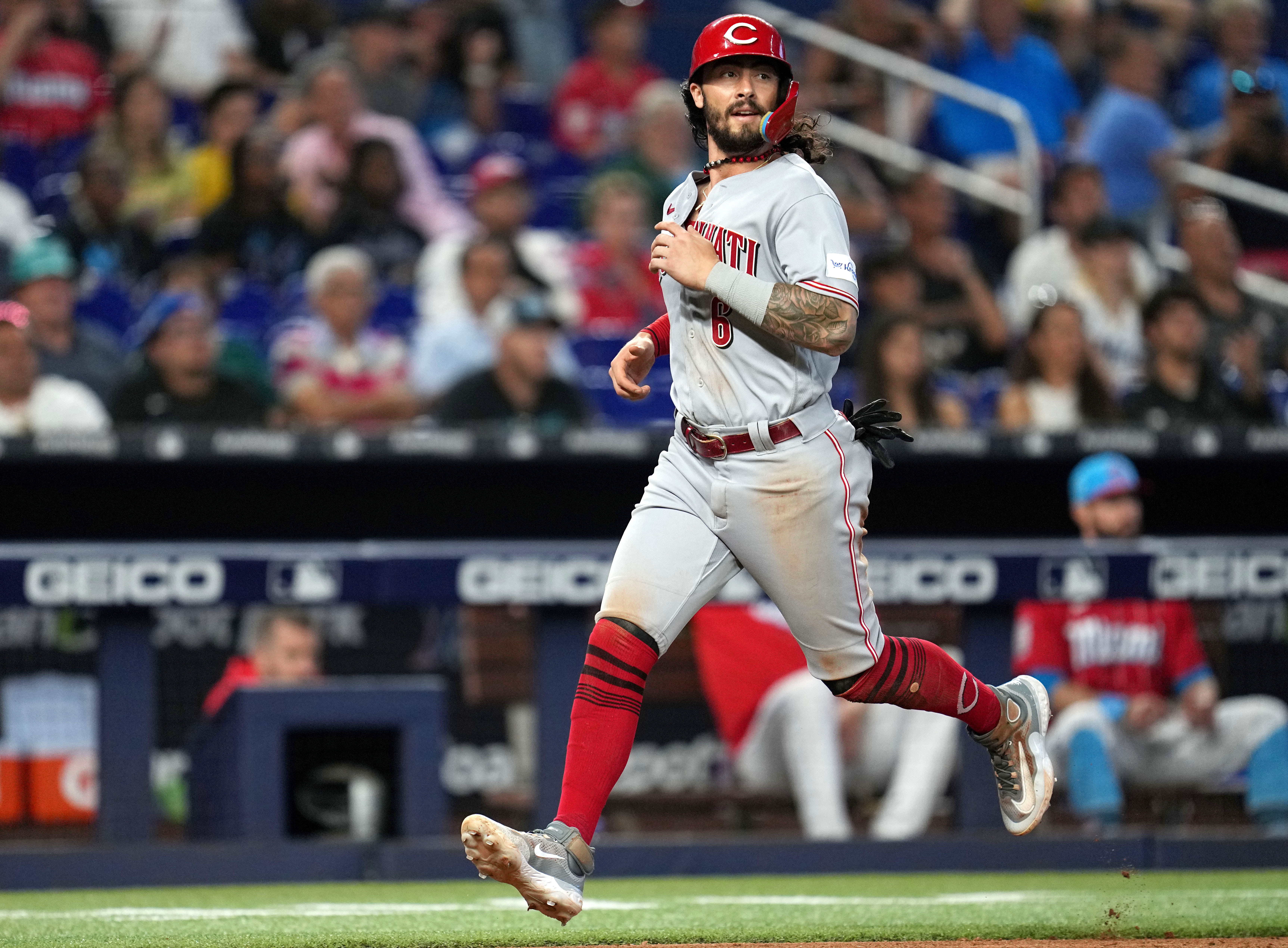 Jake Fraley takes the field for the Reds' City Connect debut