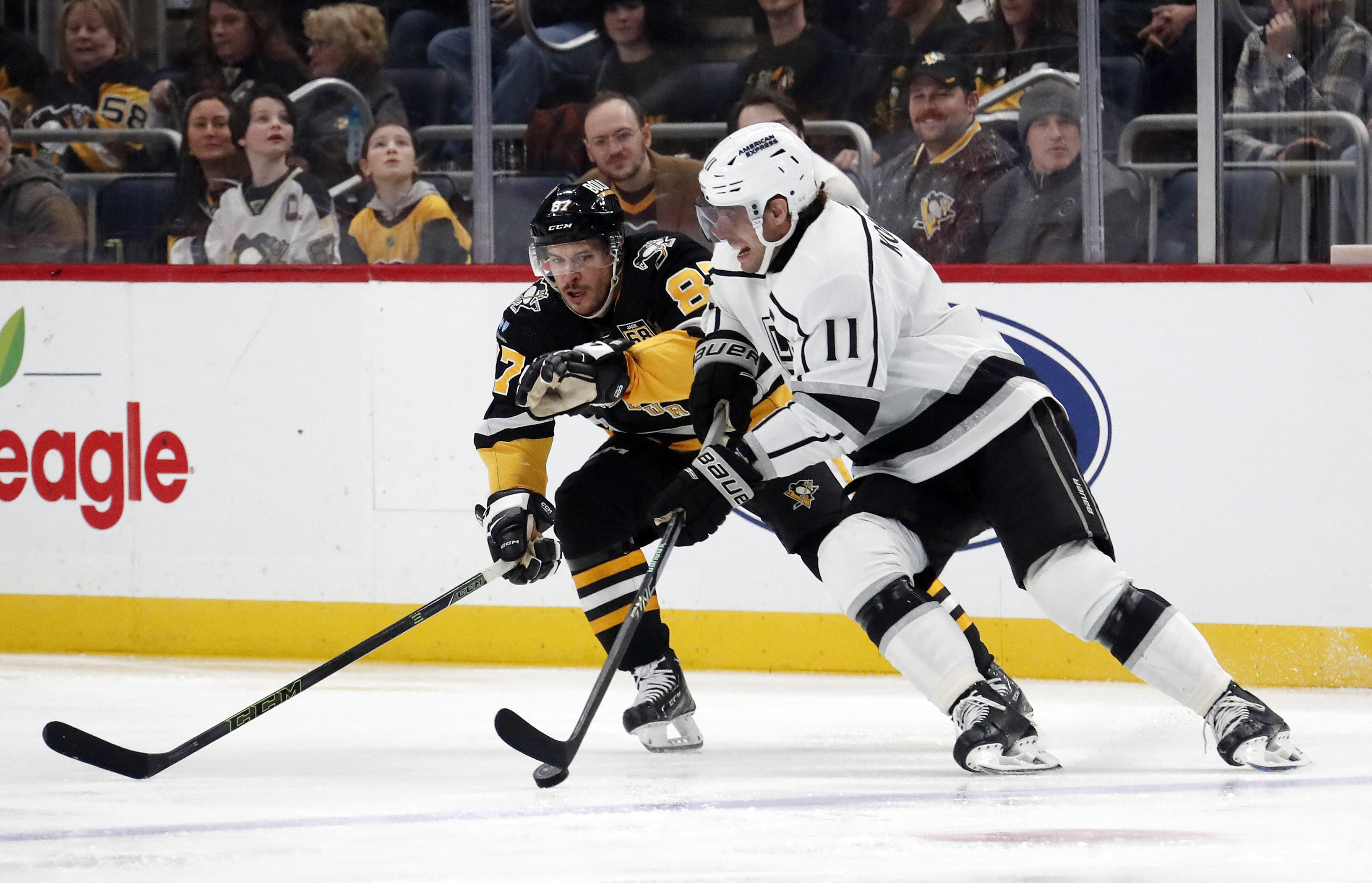Kings upend Penguins on late short-handed goal | Reuters