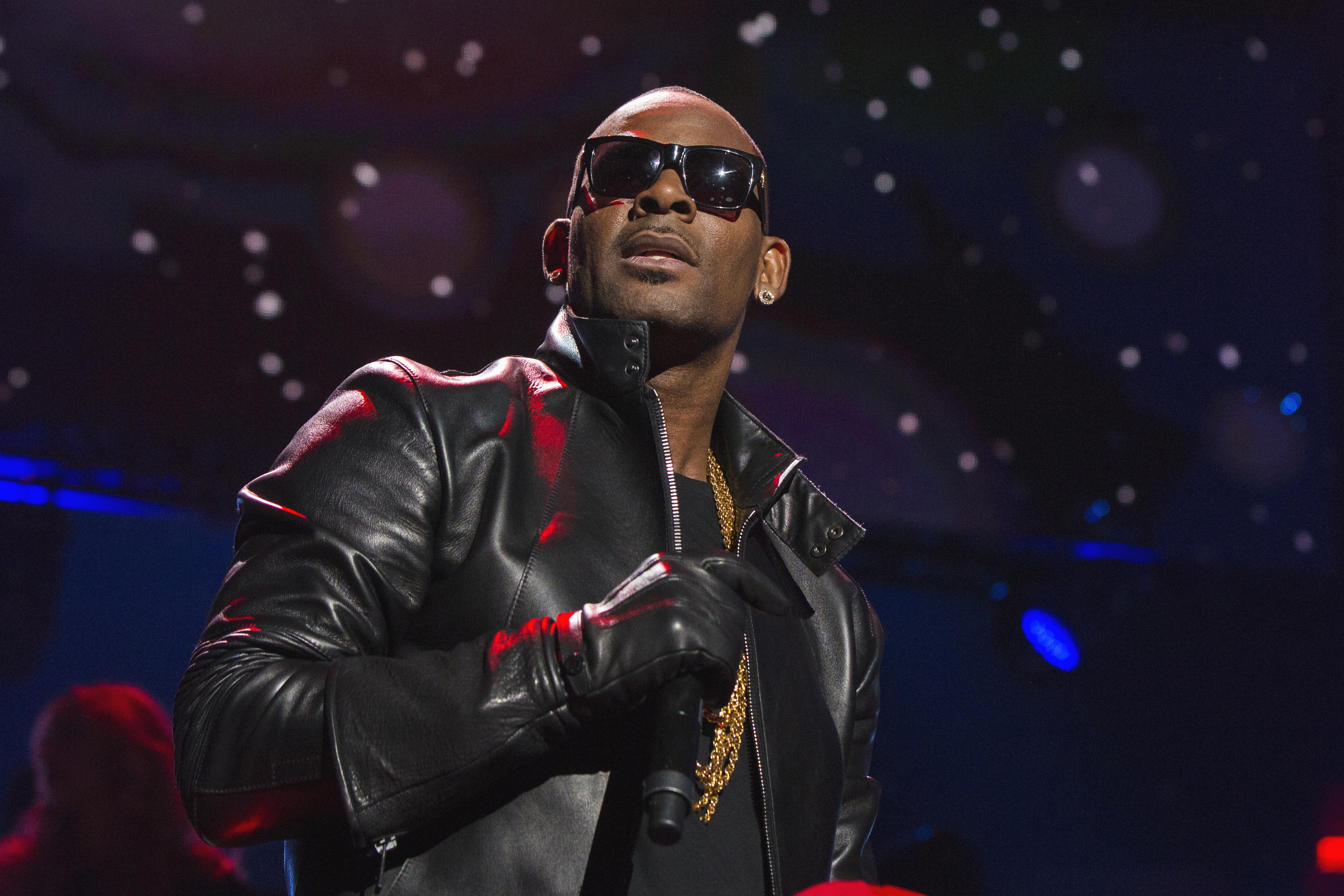 R Kelly performs during 2013 Z100 Jingle Ball in New York
