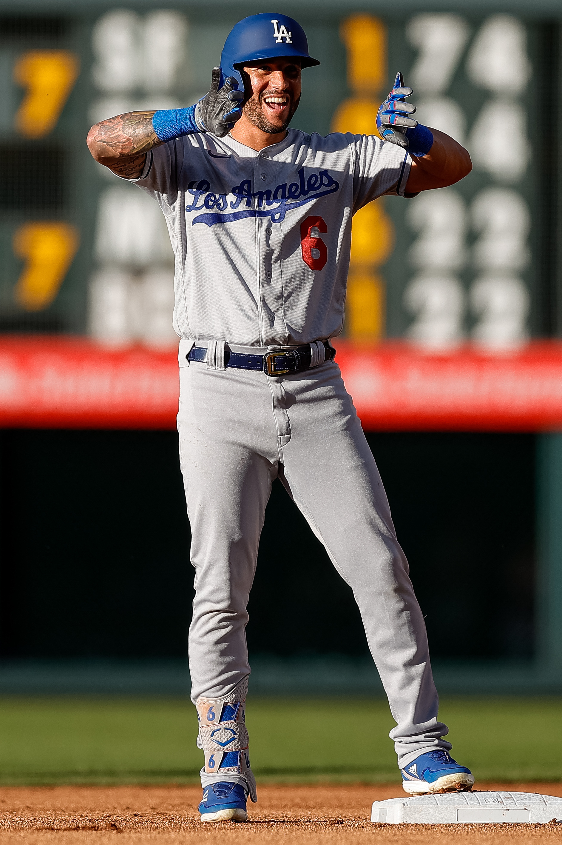 Clayton Kershaw takes no-hitter into 6th, J.D. Martinez hits 300th homer,  Dodgers beat Rockies 5-0 - ABC7 Los Angeles