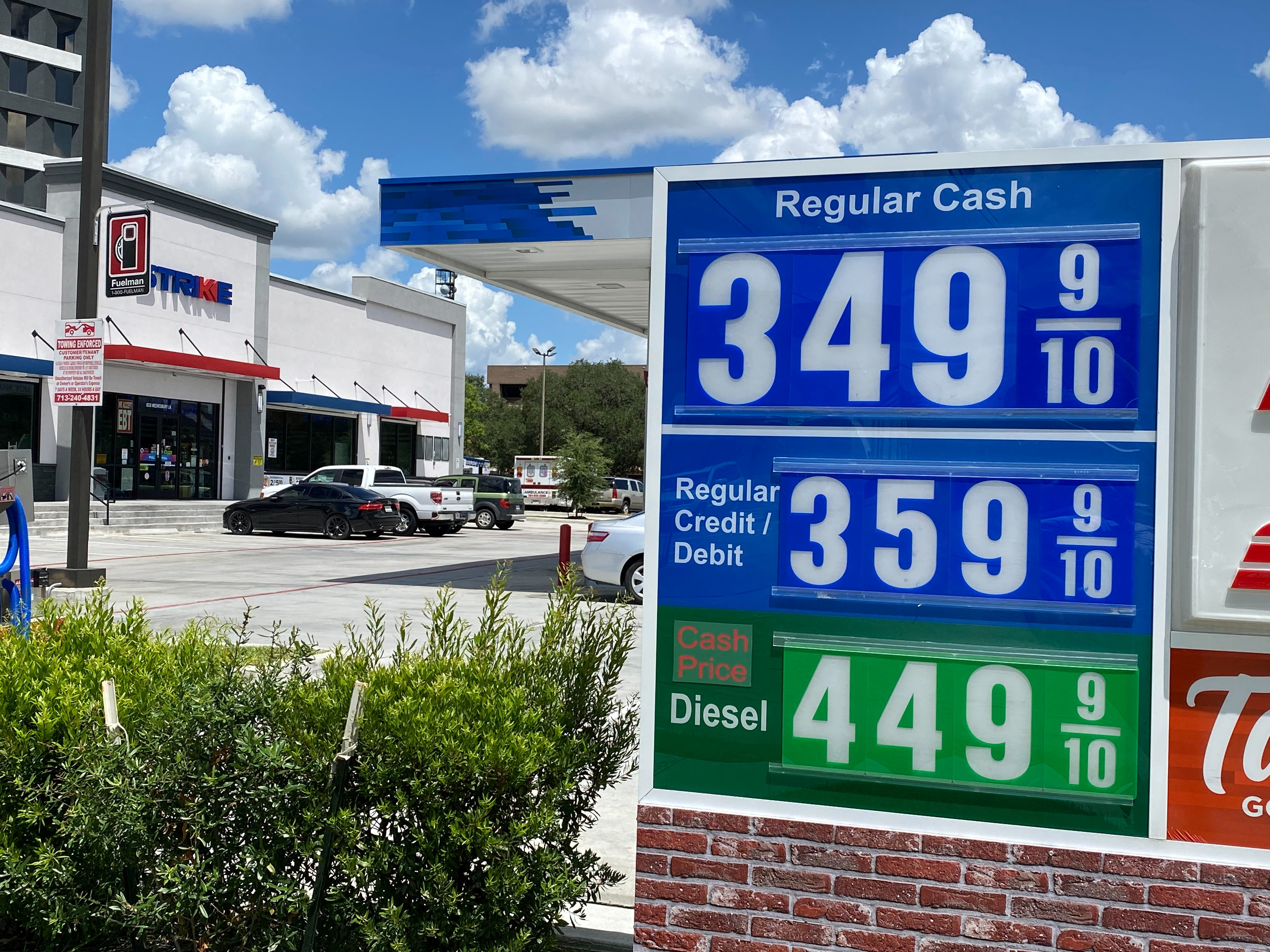 U.S. gasoline price nationwide averages $4 a gallon