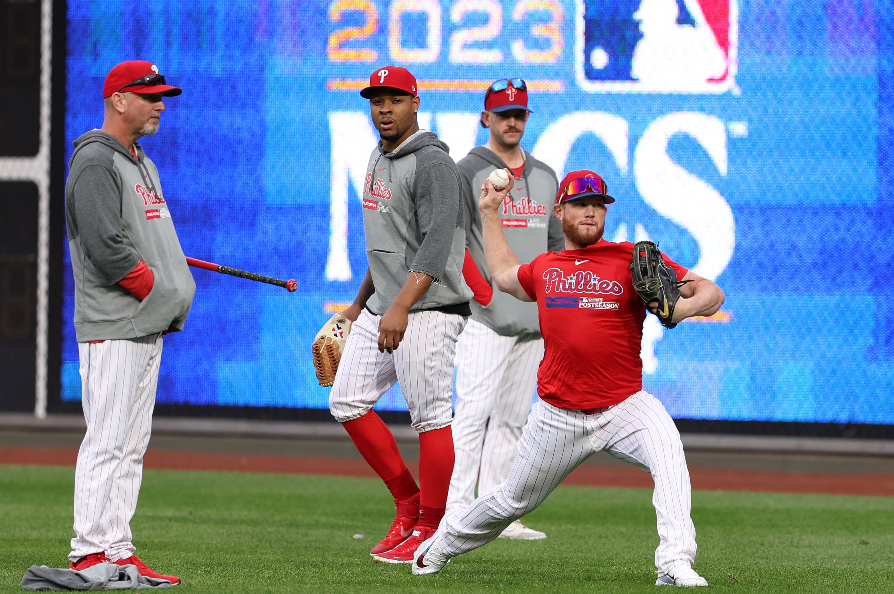 Kyle Schwarber, Phillies hammer D-backs, take 2-0 lead, Sports