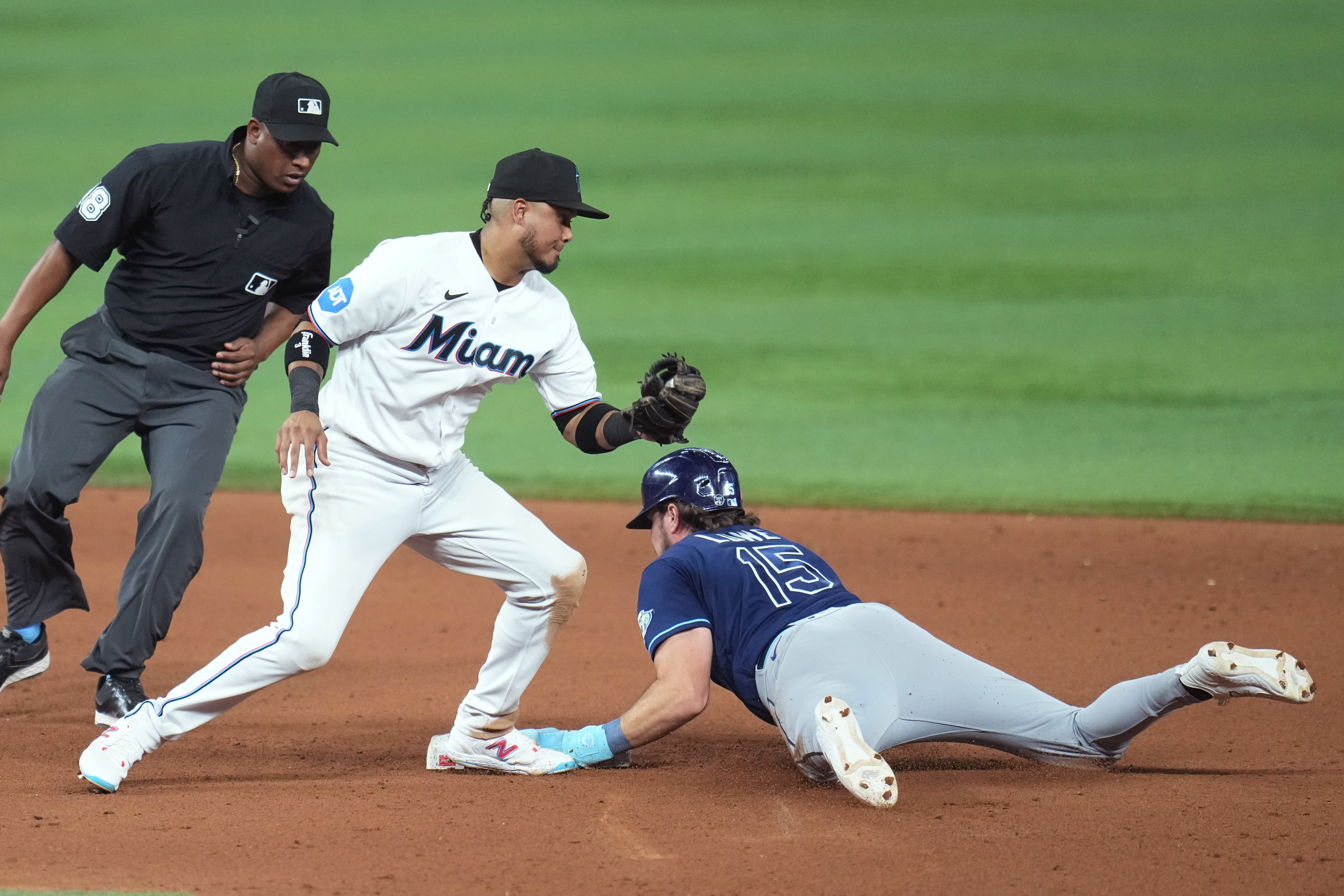 Rays rally in 10th to clip Marlins