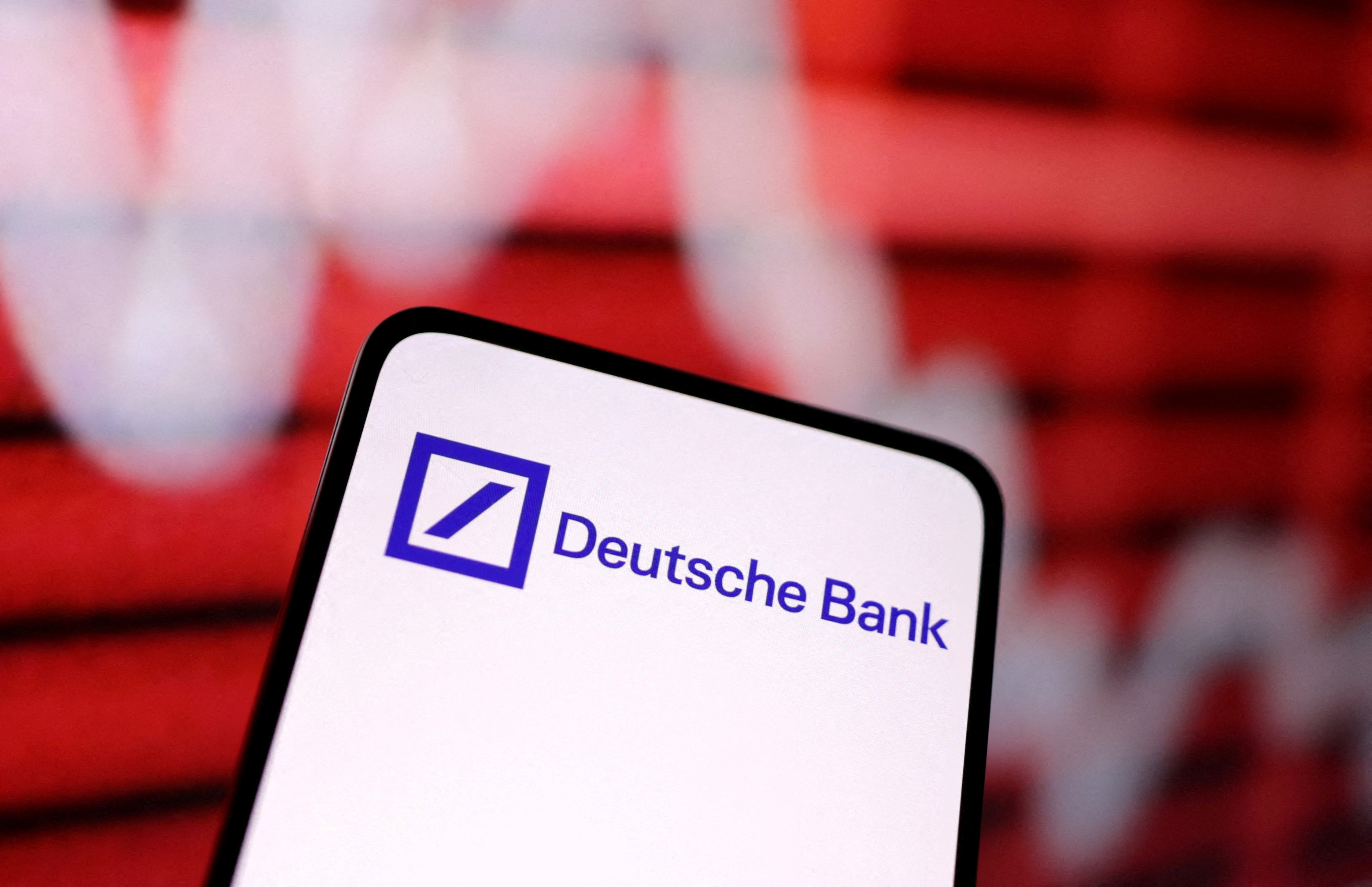 Deutsche Bank tumbles as jittery investors seek safer shores : Reuters