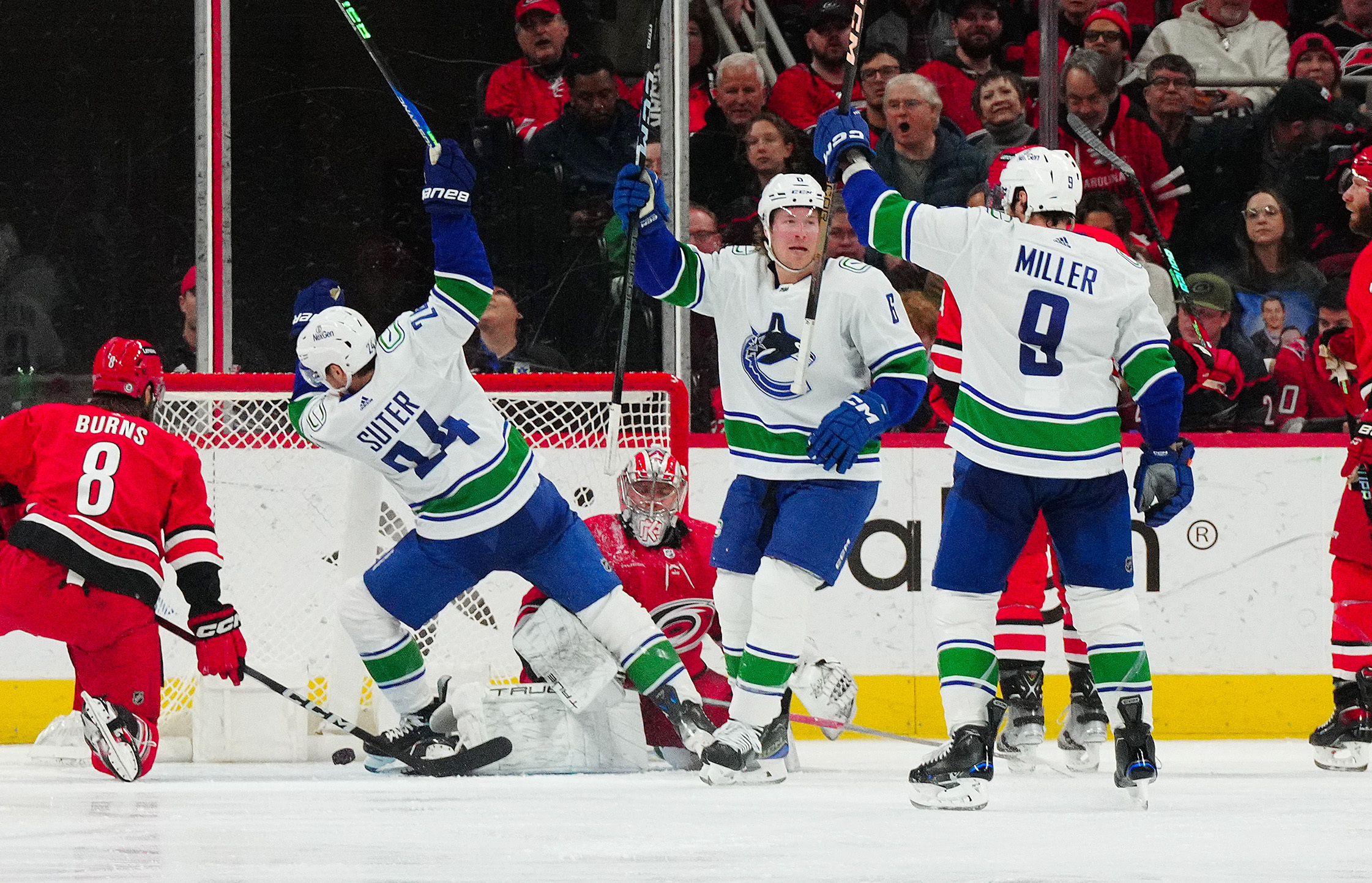 Elias Lindholm helps Canucks down Hurricanes in team debut | Reuters 