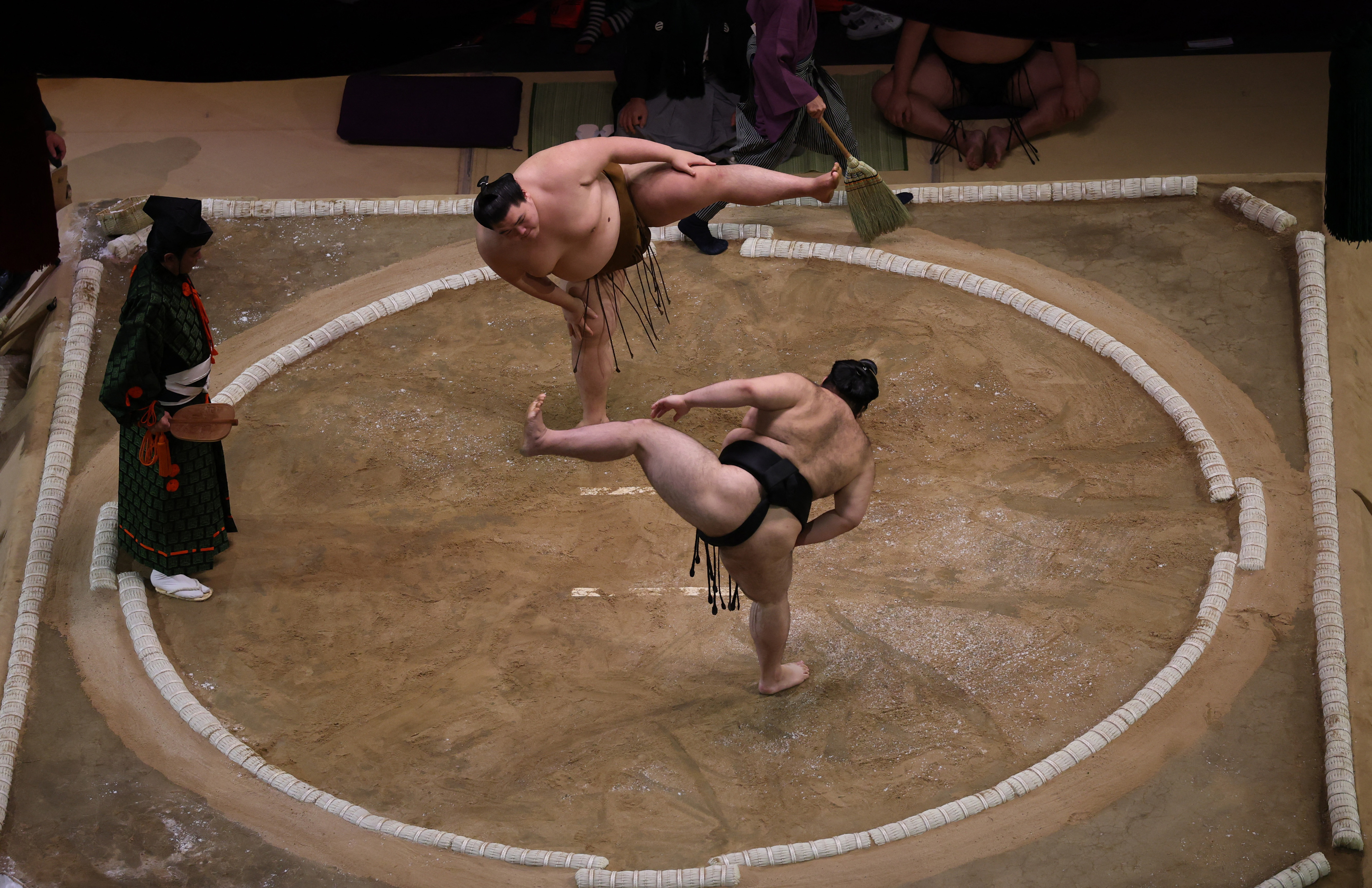In pictures: Sumo-Wrestlers bid farewell to London - October 20
