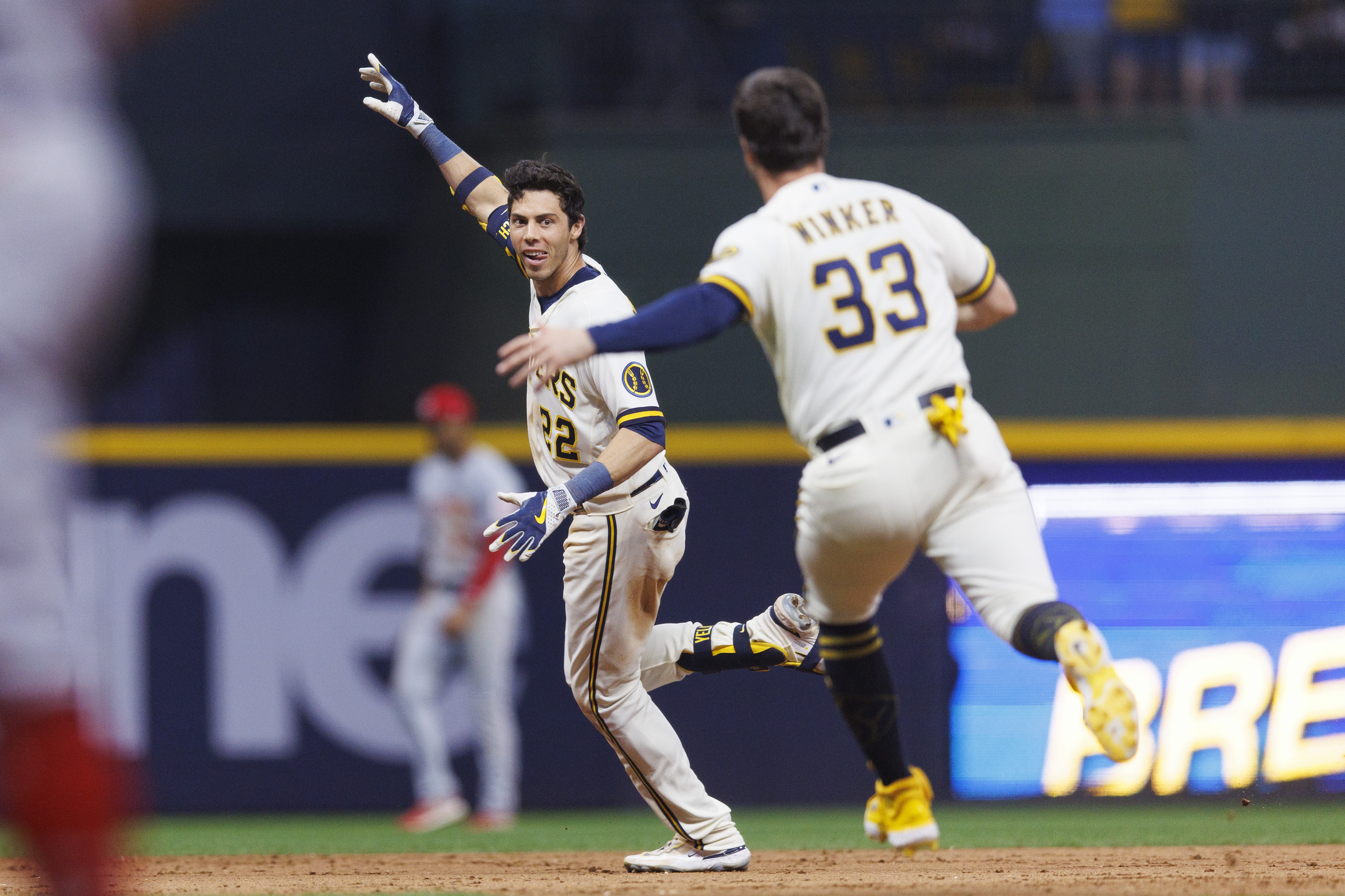 Winker hits 3 solo home runs as Reds beat Brewers