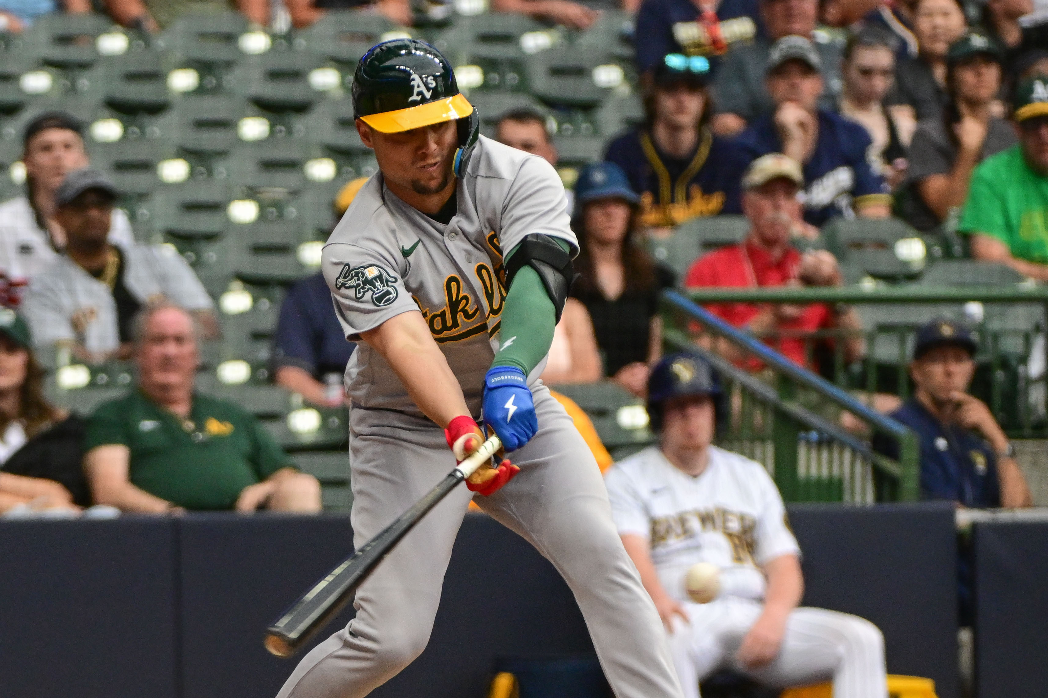 Aledmys Diaz's clutch hit sends A's past Brewers in 10