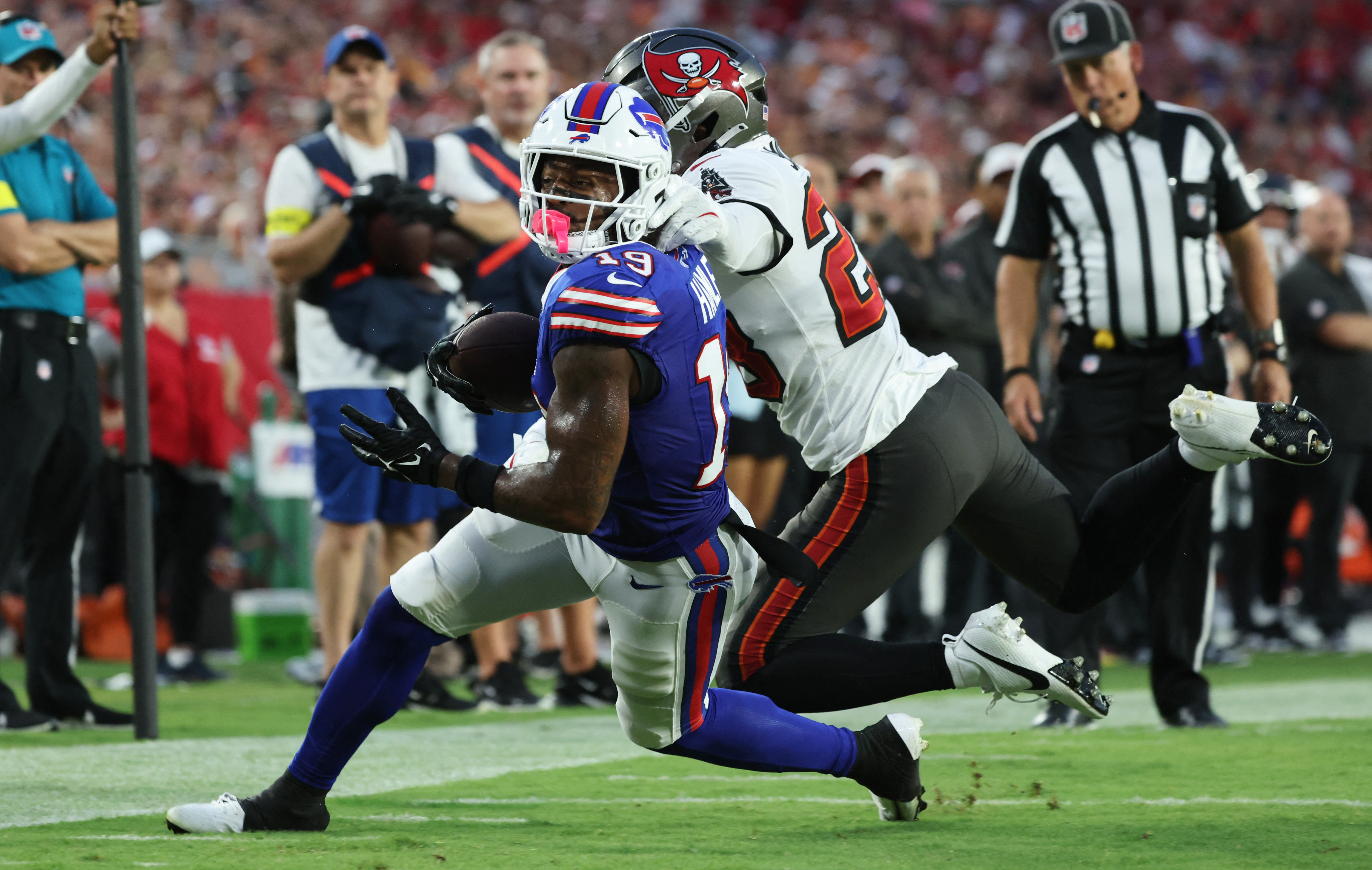 Bucs S Shilo Sanders ejected for throwing punch at Bills player | Reuters