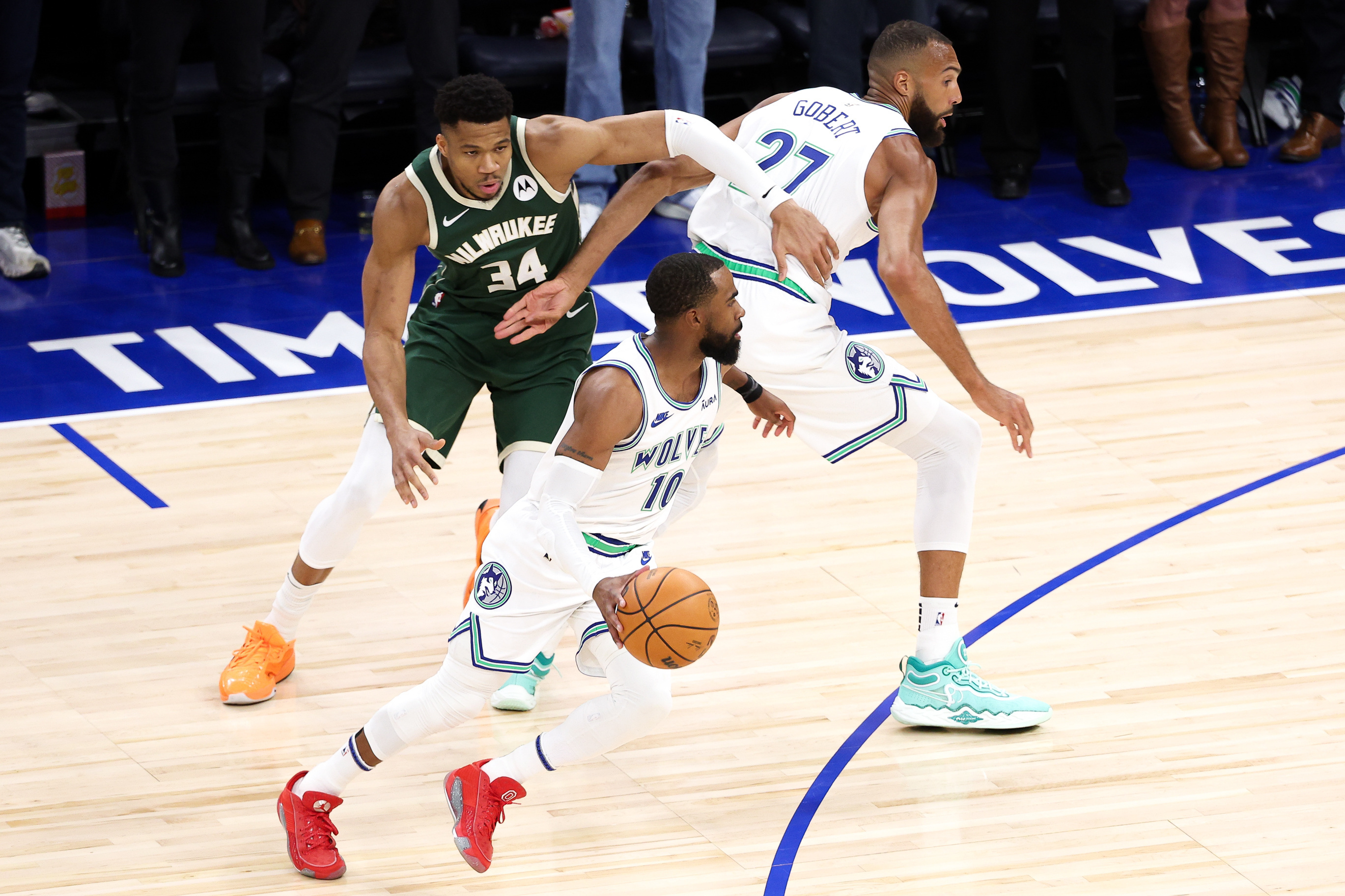 Giannis Antetokounmpo, Bucks get back on track vs. Wolves | Reuters