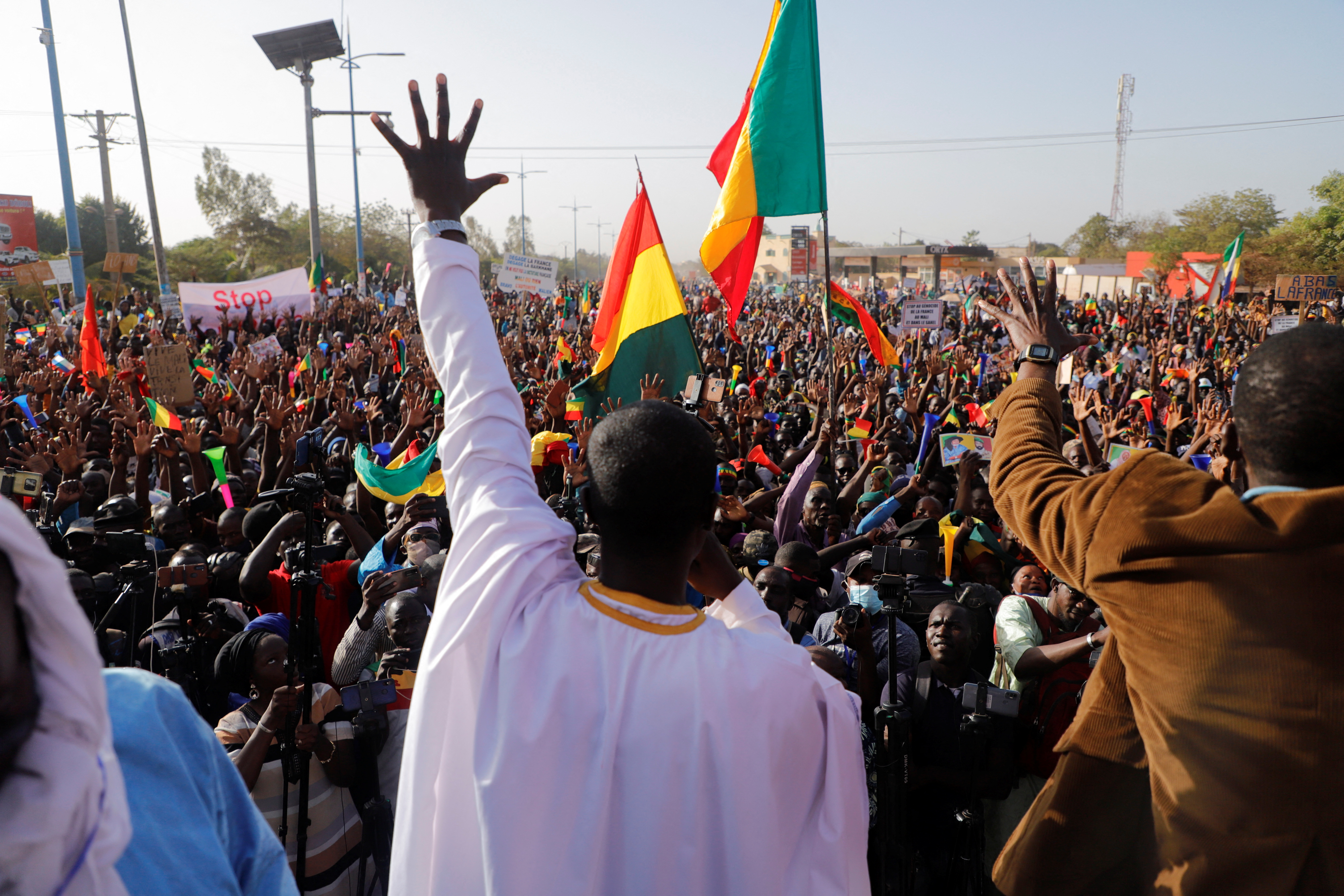 Supporters participate in a demonstration called by Yerewolo Debout sur les remparts, an anti-France political movement, in Bamako, Mali, February 4, 2022. REUTERS/Paul Lorgerie