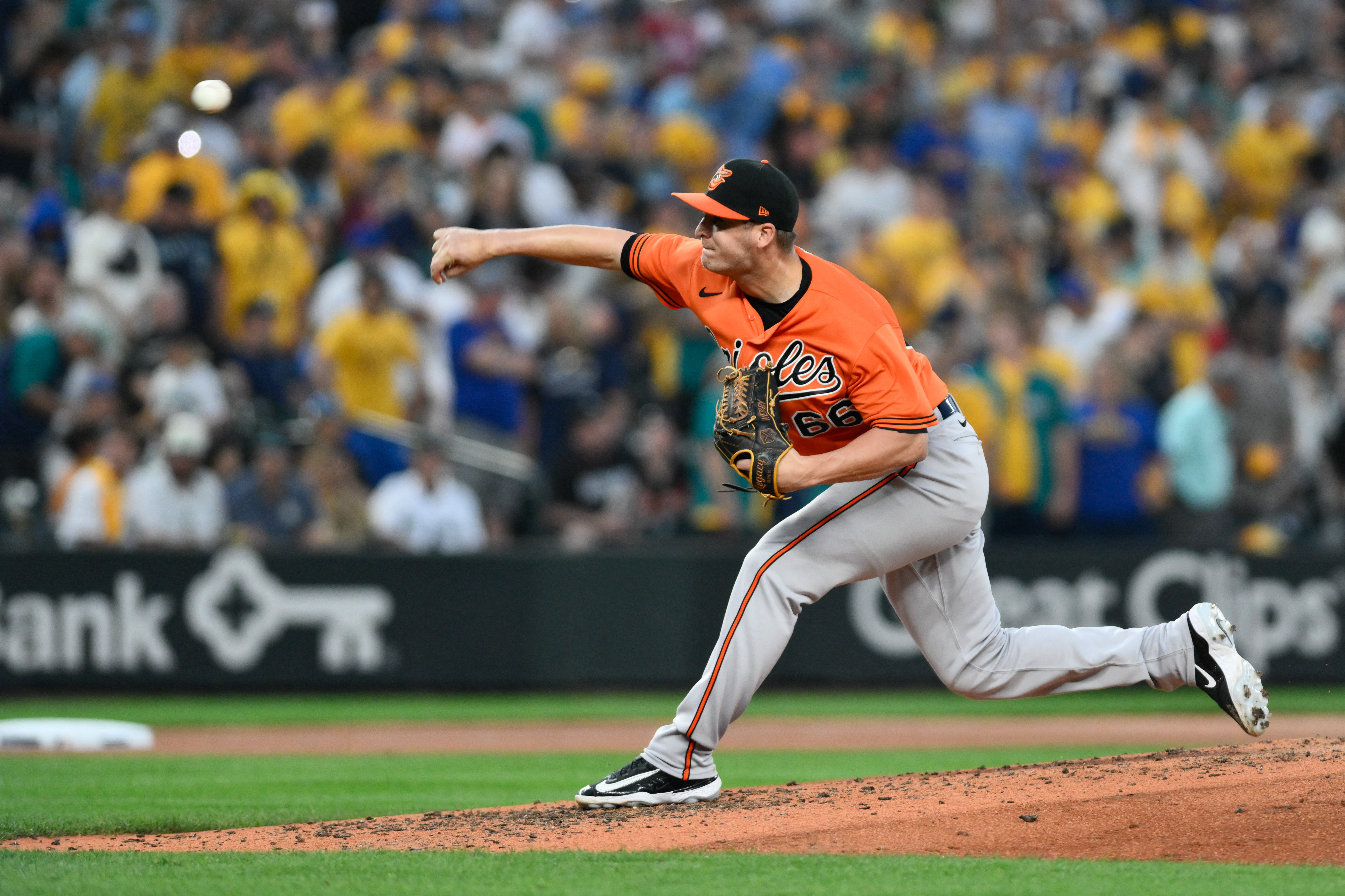 Mountcastle's hit in the 10th gives Orioles a 1-0 win over Mariners, snaps  Seattle's win streak - ABC News