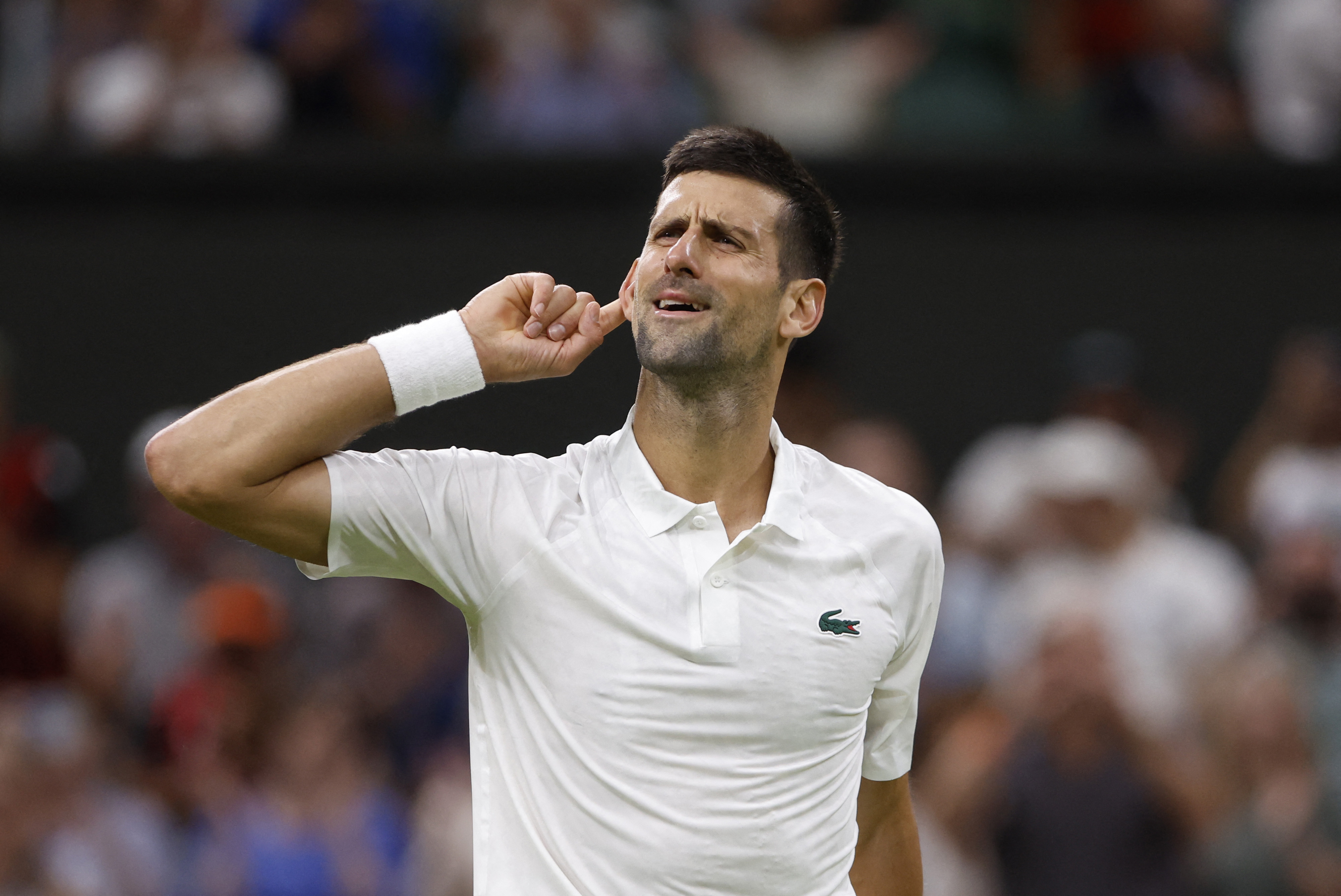 Djokovic battles past Murray