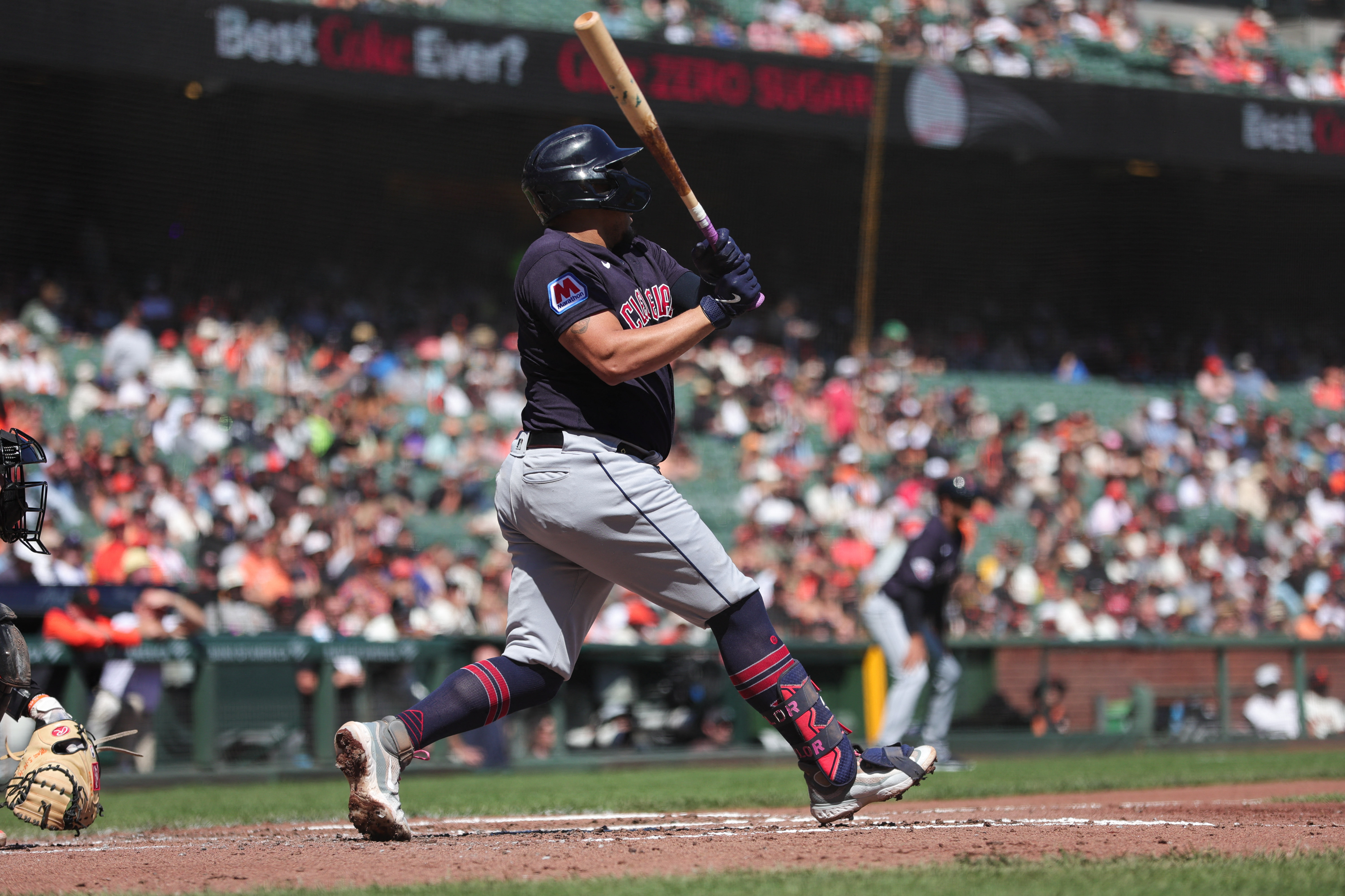 Giants rally late, edge Guardians in 10th