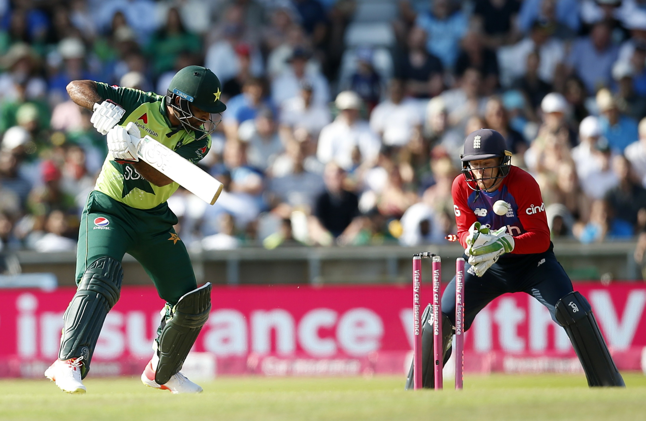 Spinners shine as England beat Pakistan to level T20 series 1-1 | Reuters